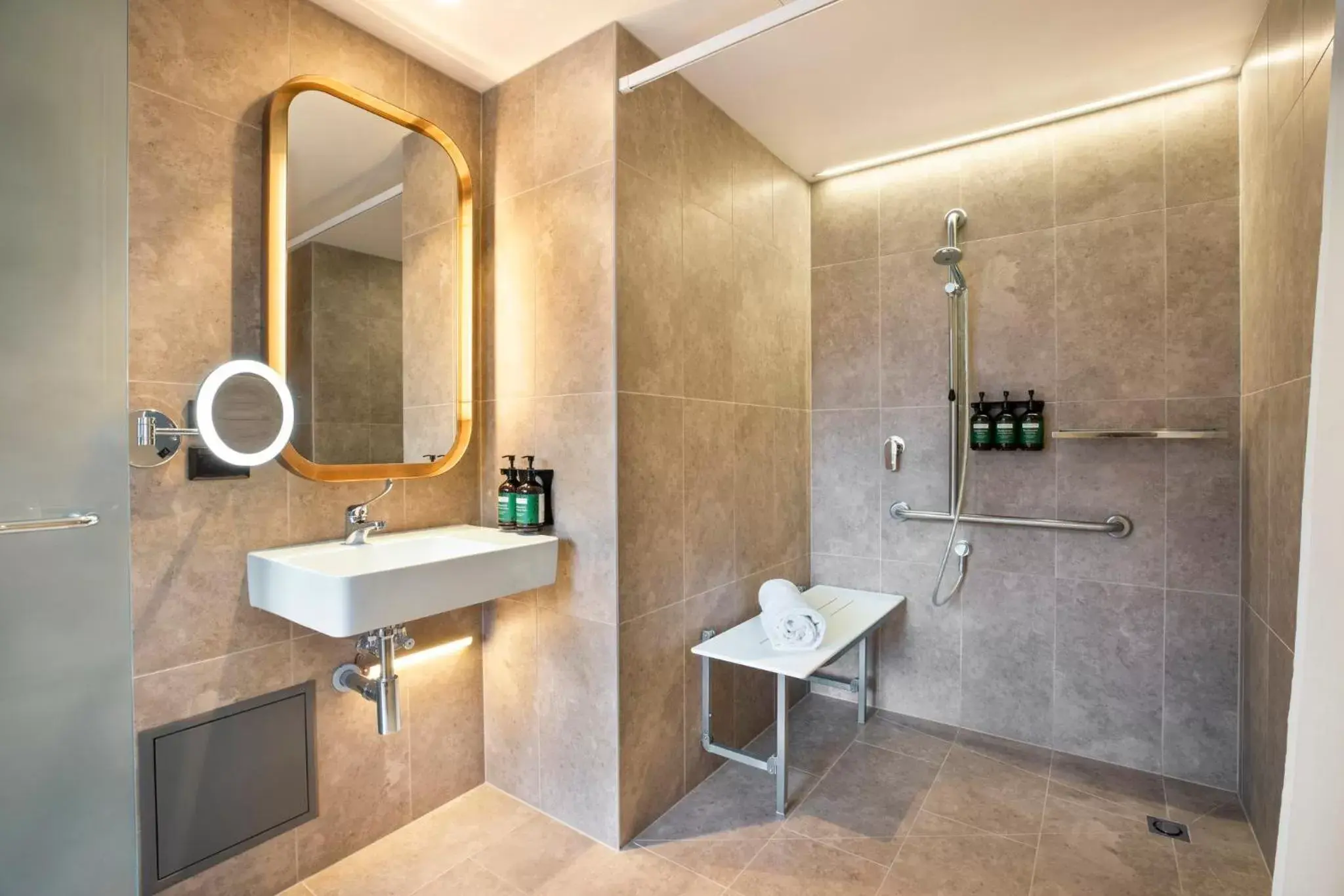 Photo of the whole room, Bathroom in Crowne Plaza Melbourne, an IHG Hotel