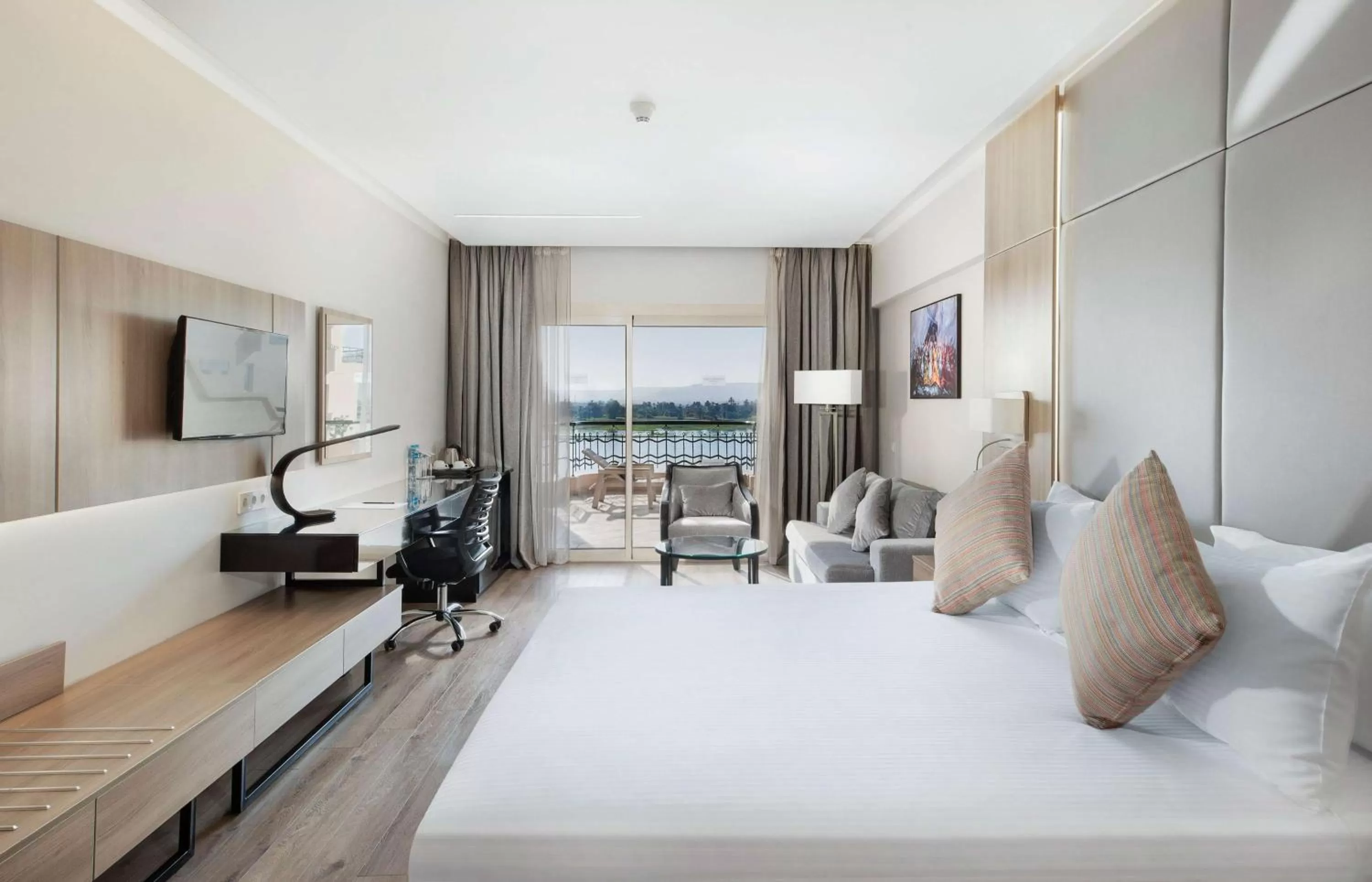 Bedroom, Bed in Steigenberger Nile Palace Luxor - Convention Center