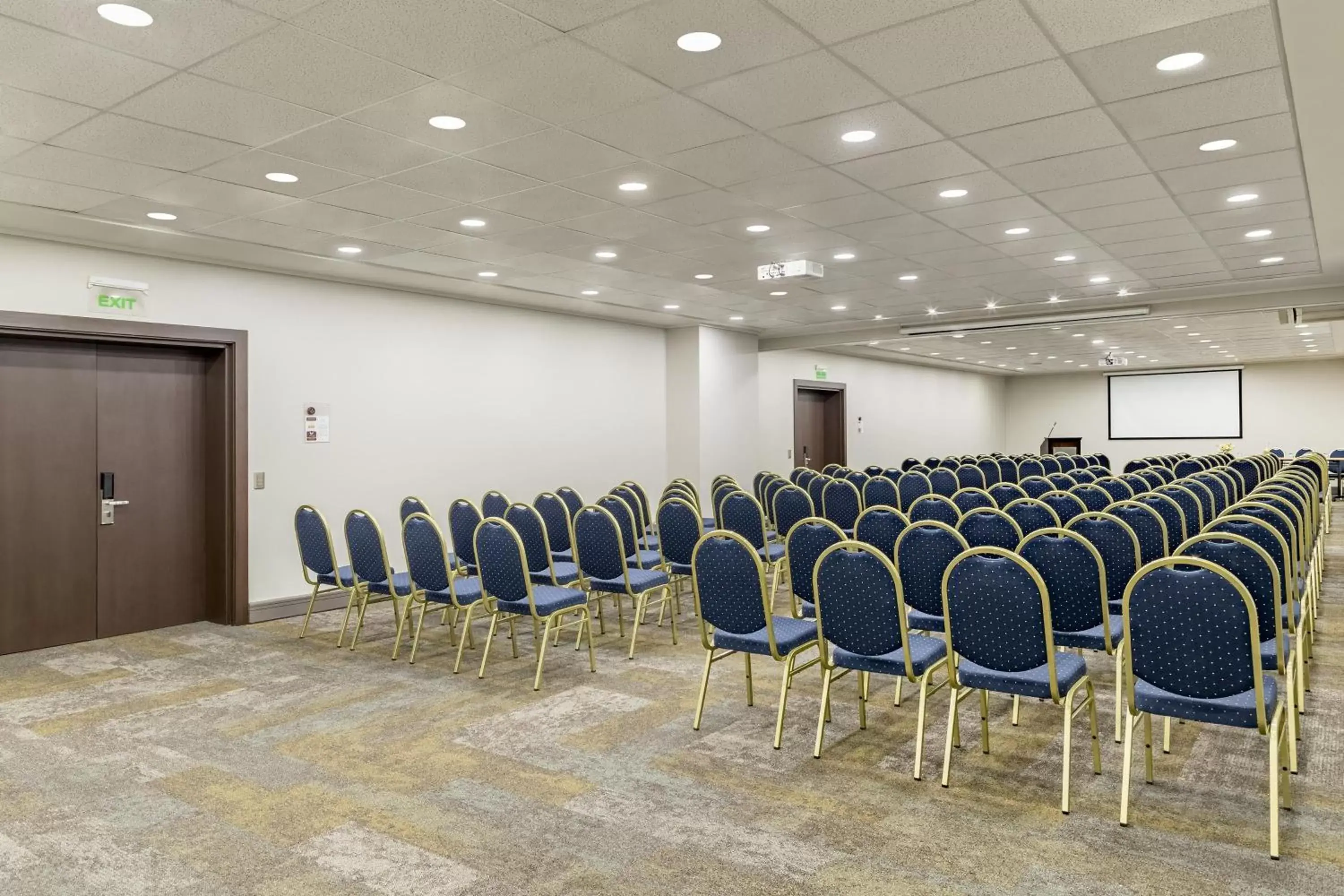 Meeting/conference room in Four Points by Sheraton Santiago