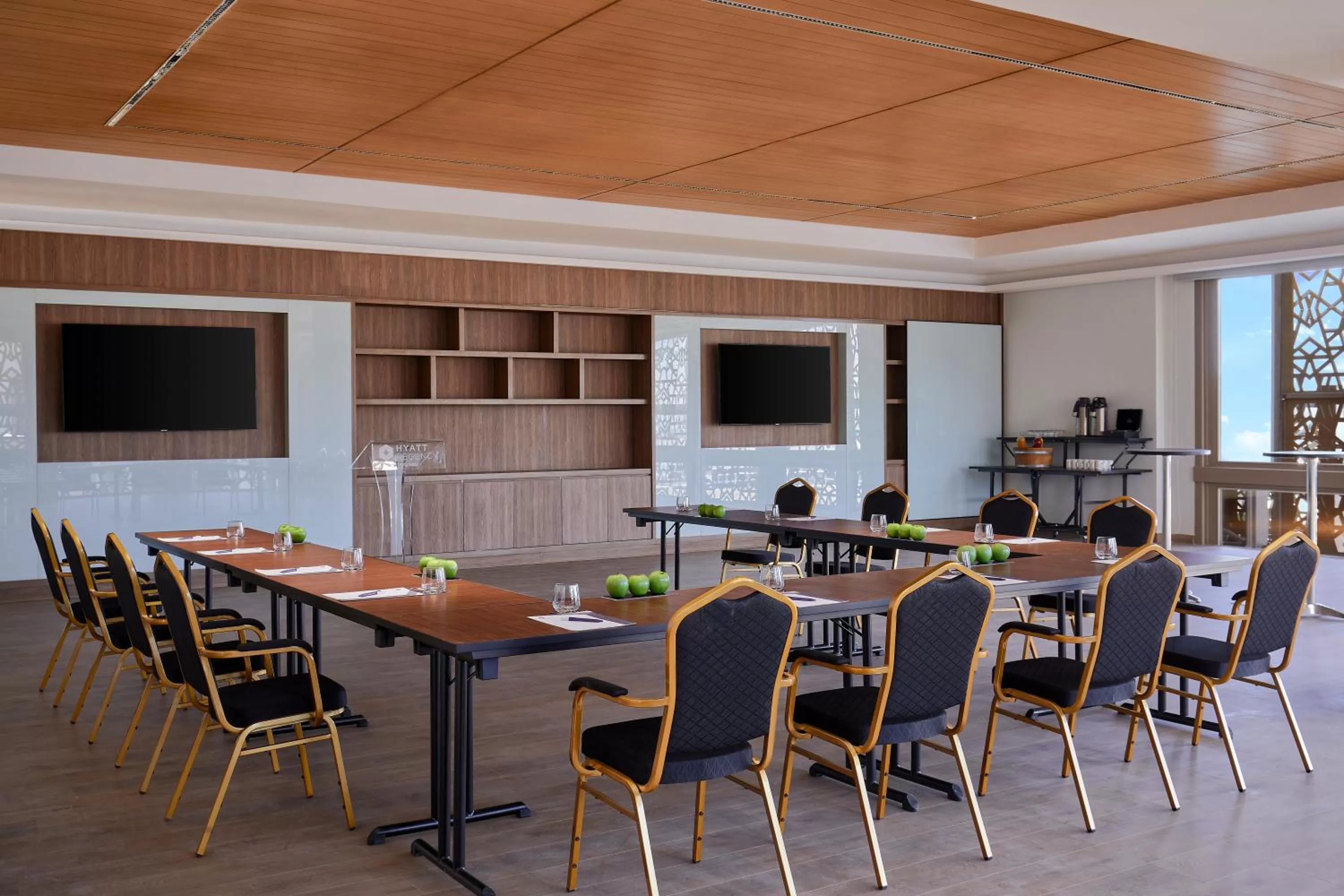 Business facilities in Hyatt Regency Cairo West