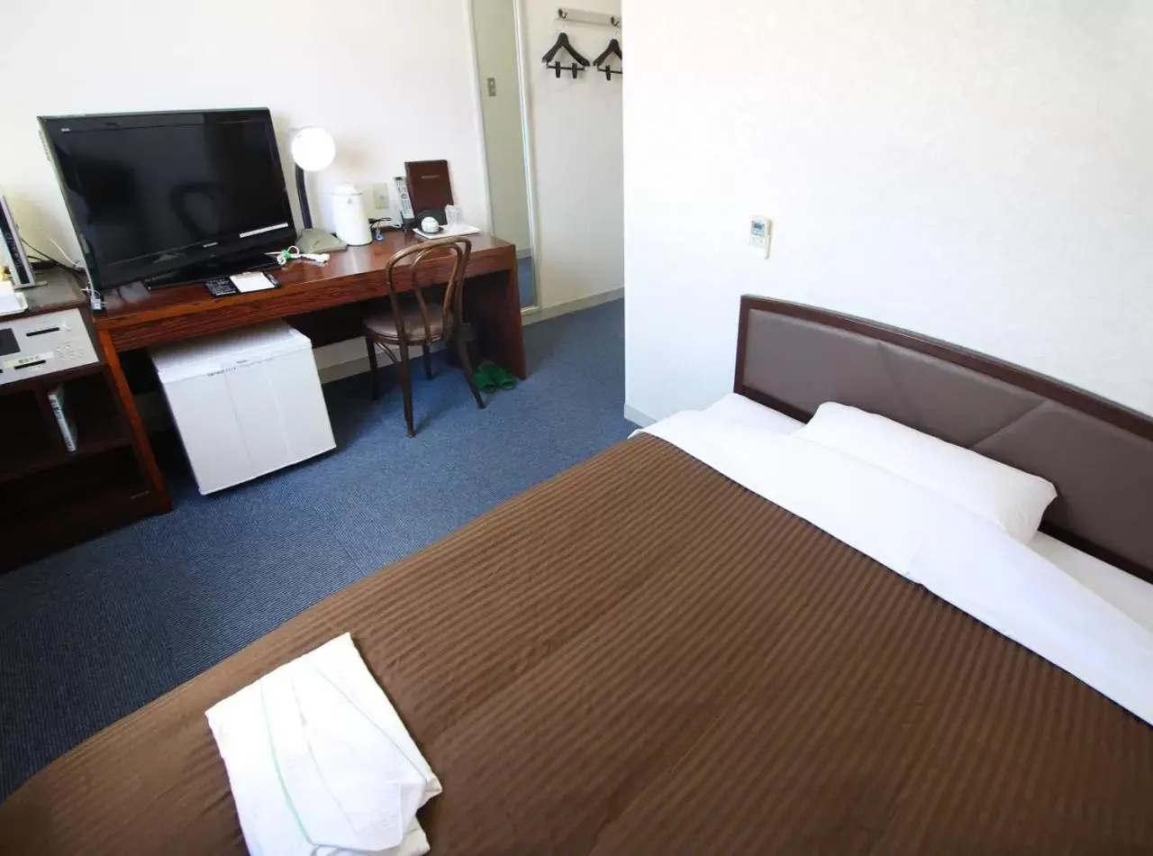 Photo of the whole room, Bed in Royal Inn Kakegawa (Station Hotel 2)