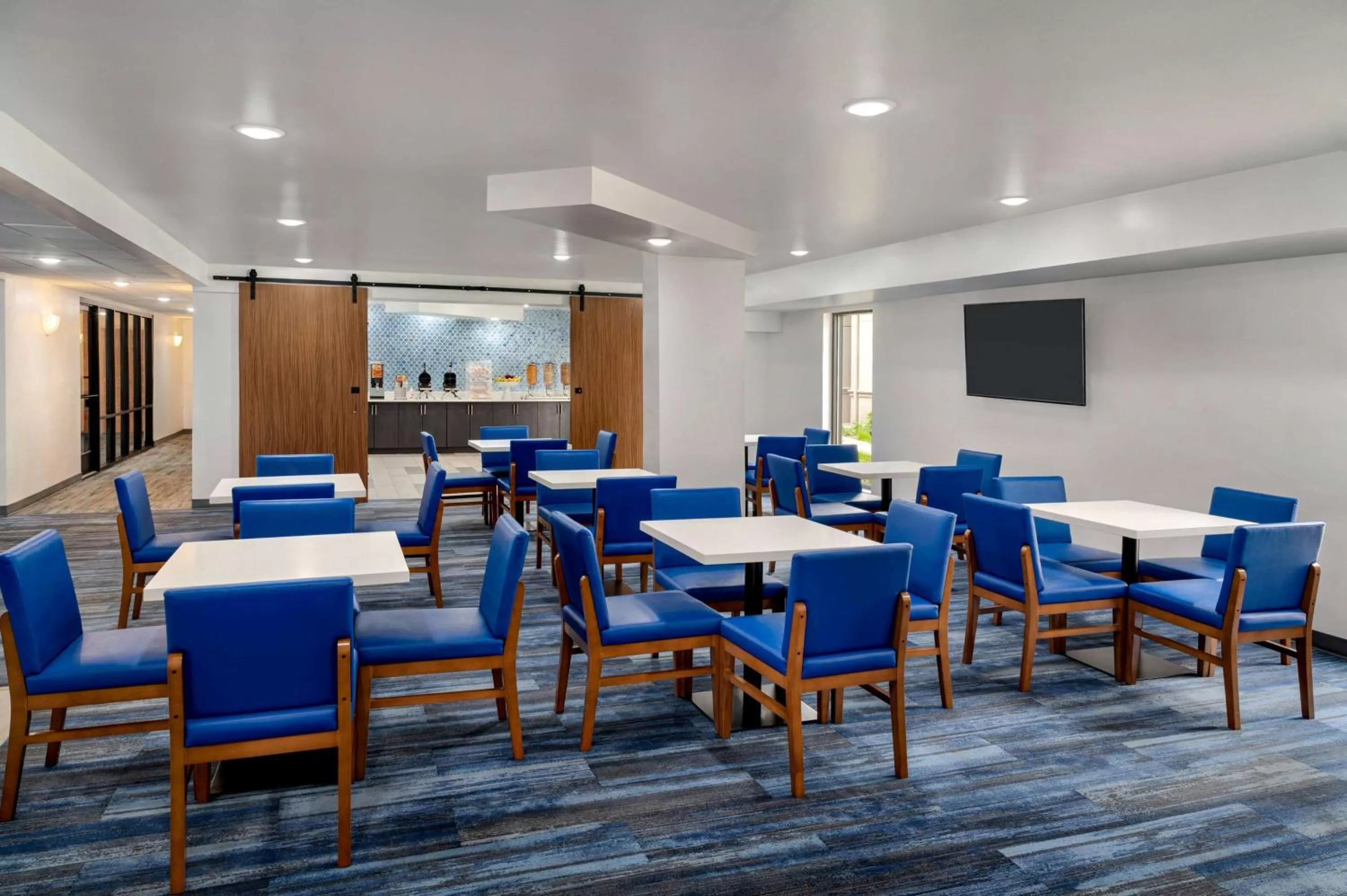 Property building in La Quinta Inn by Wyndham Columbus Airport Area