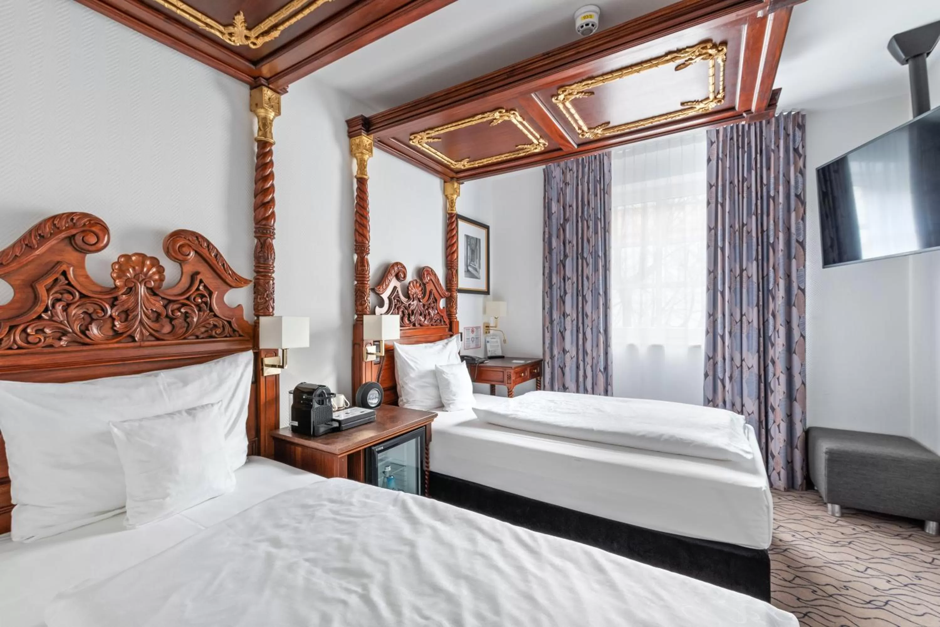 Bedroom, Bed in King's Hotel Center Superior