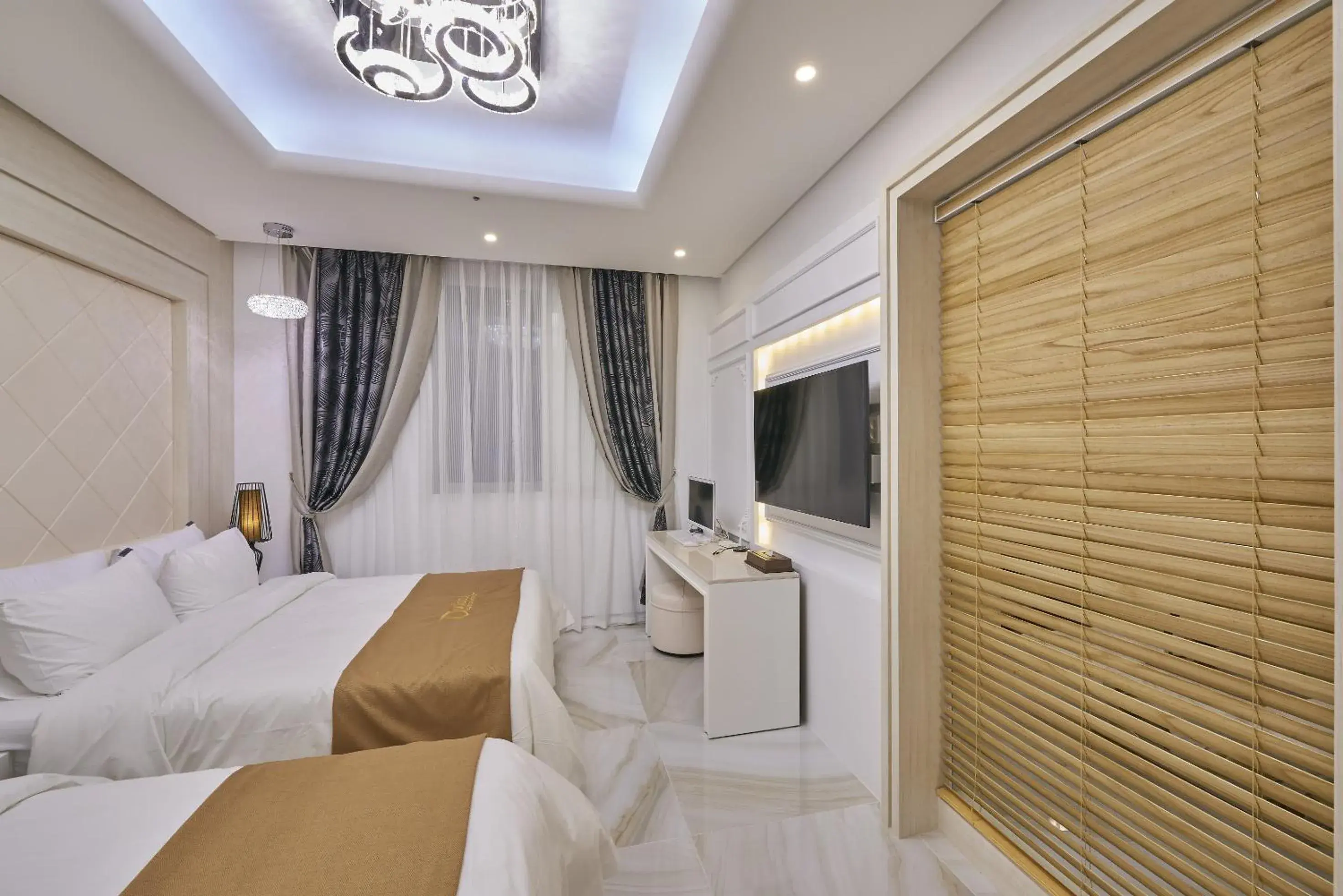 Photo of the whole room, TV/Entertainment Center in Dubai Hotel (Korea Quality)