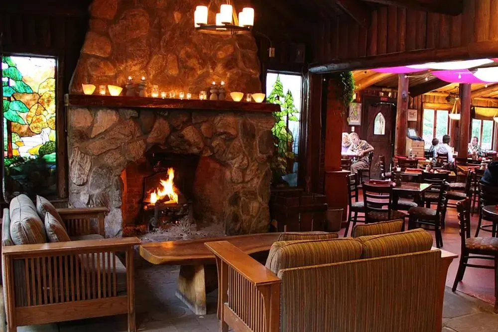 Restaurant/Places to Eat in Big Sur River Inn