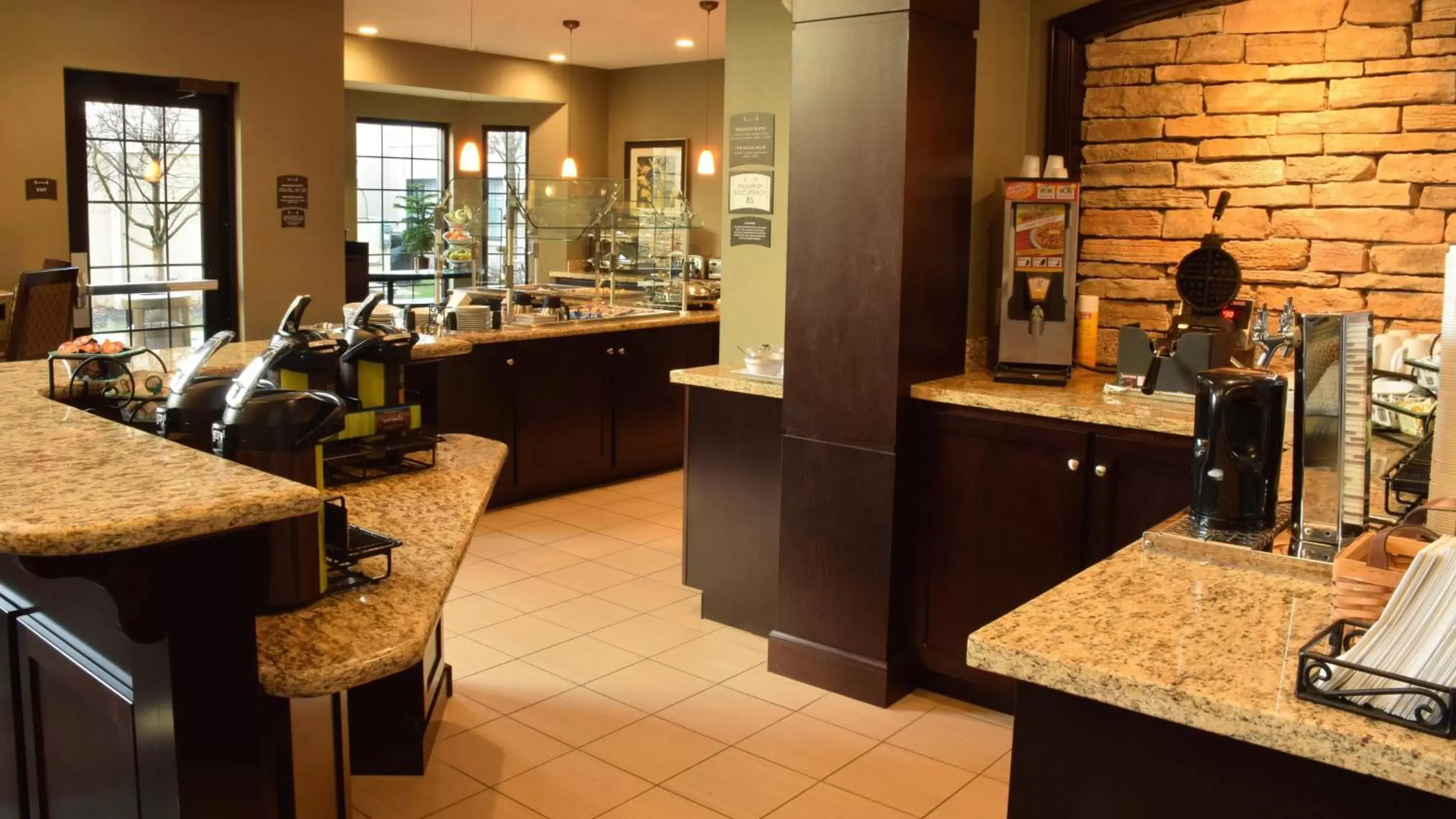 Breakfast, Restaurant/Places to Eat in Staybridge Suites - Cincinnati North, an IHG Hotel