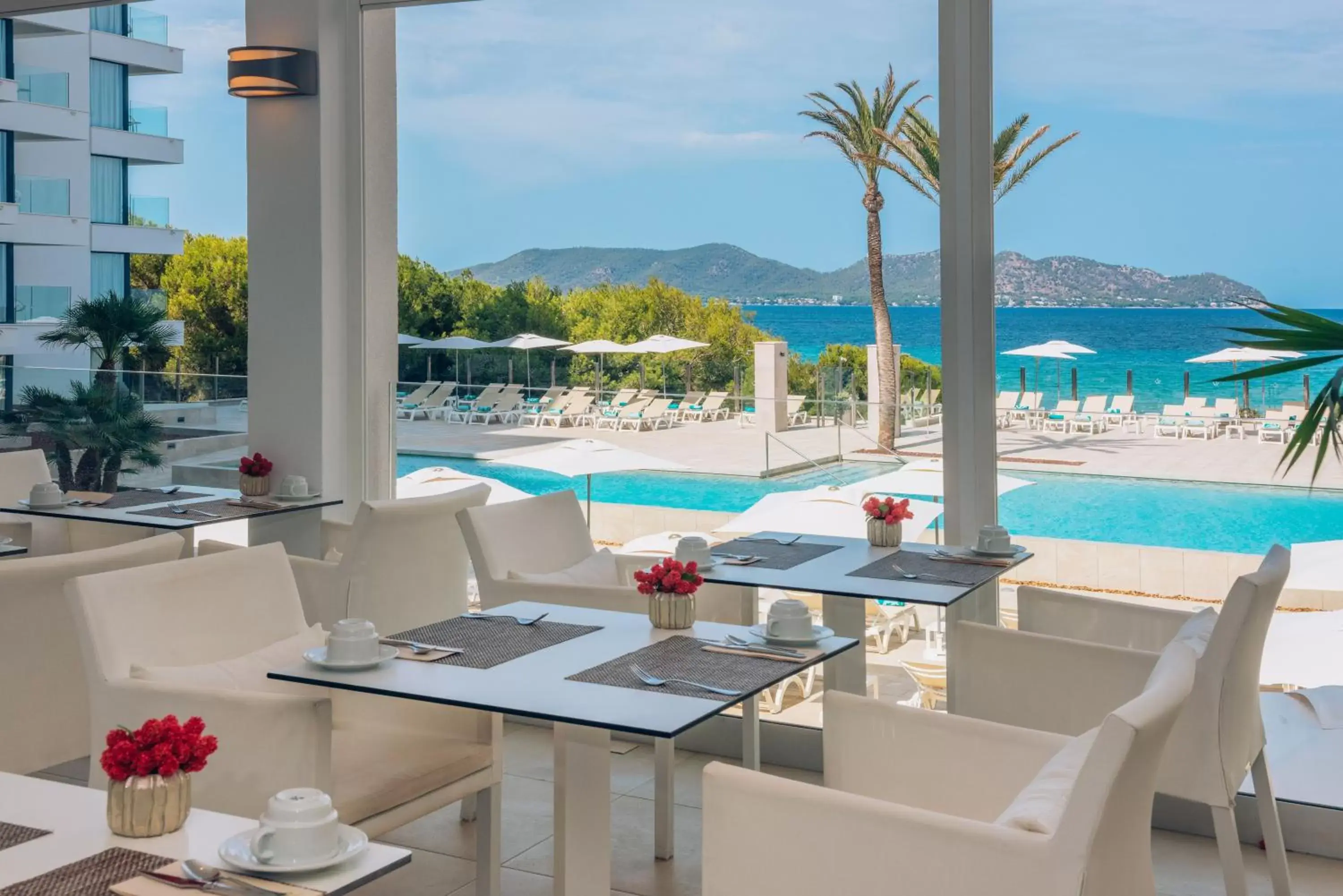 Restaurant/places to eat, Pool View in Iberostar Cala Millor - Adults Only