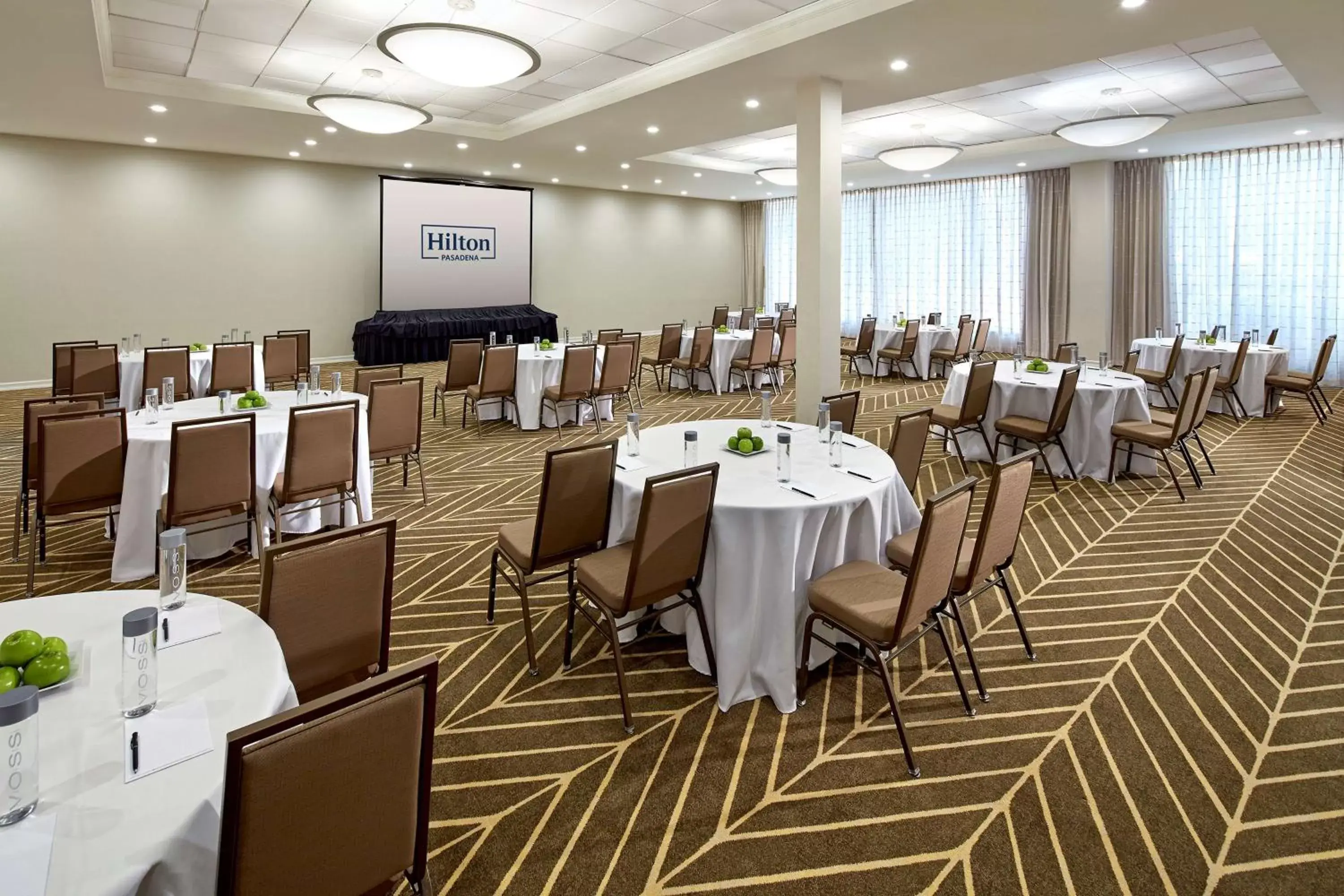 Meeting/conference room, Restaurant/Places to Eat in Hilton Pasadena