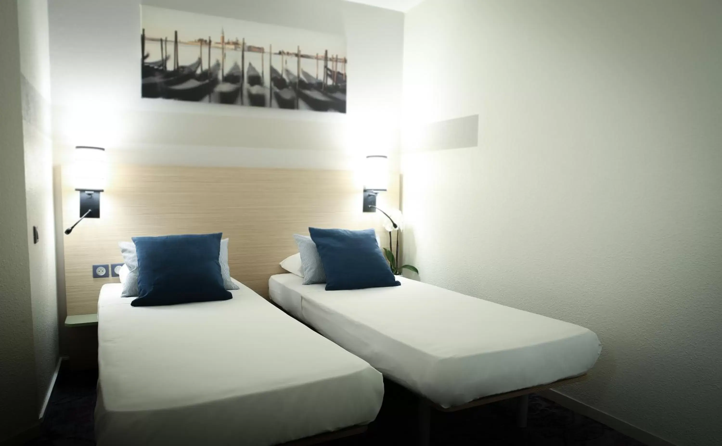 Photo of the whole room, Bed in Hotel Inn Design Dijon Sud