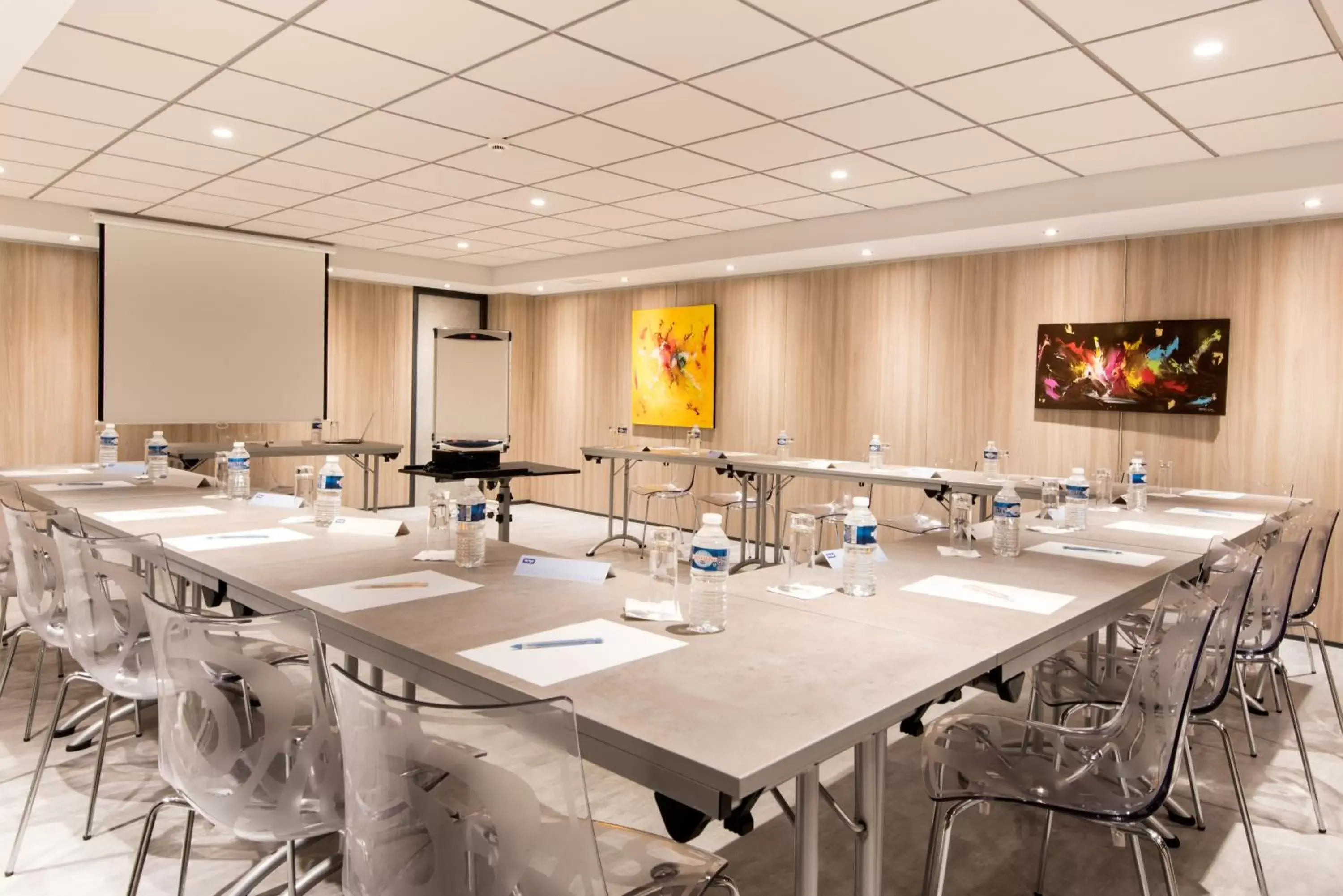 Business facilities, Business Area/Conference Room in Hôtel Kyriad La Rochelle Centre Ville