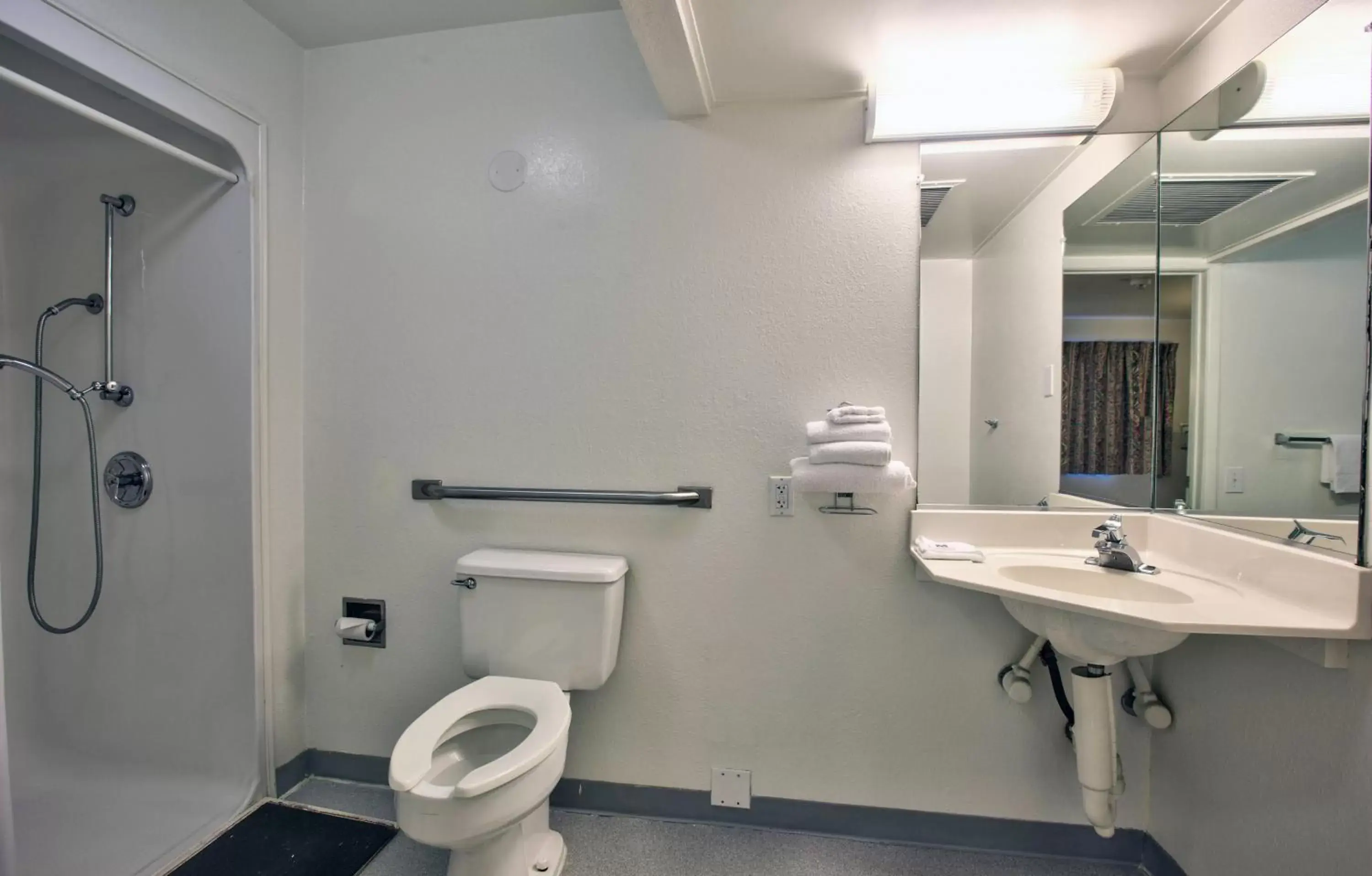 Bathroom in Motel 6-Valdosta, GA - University