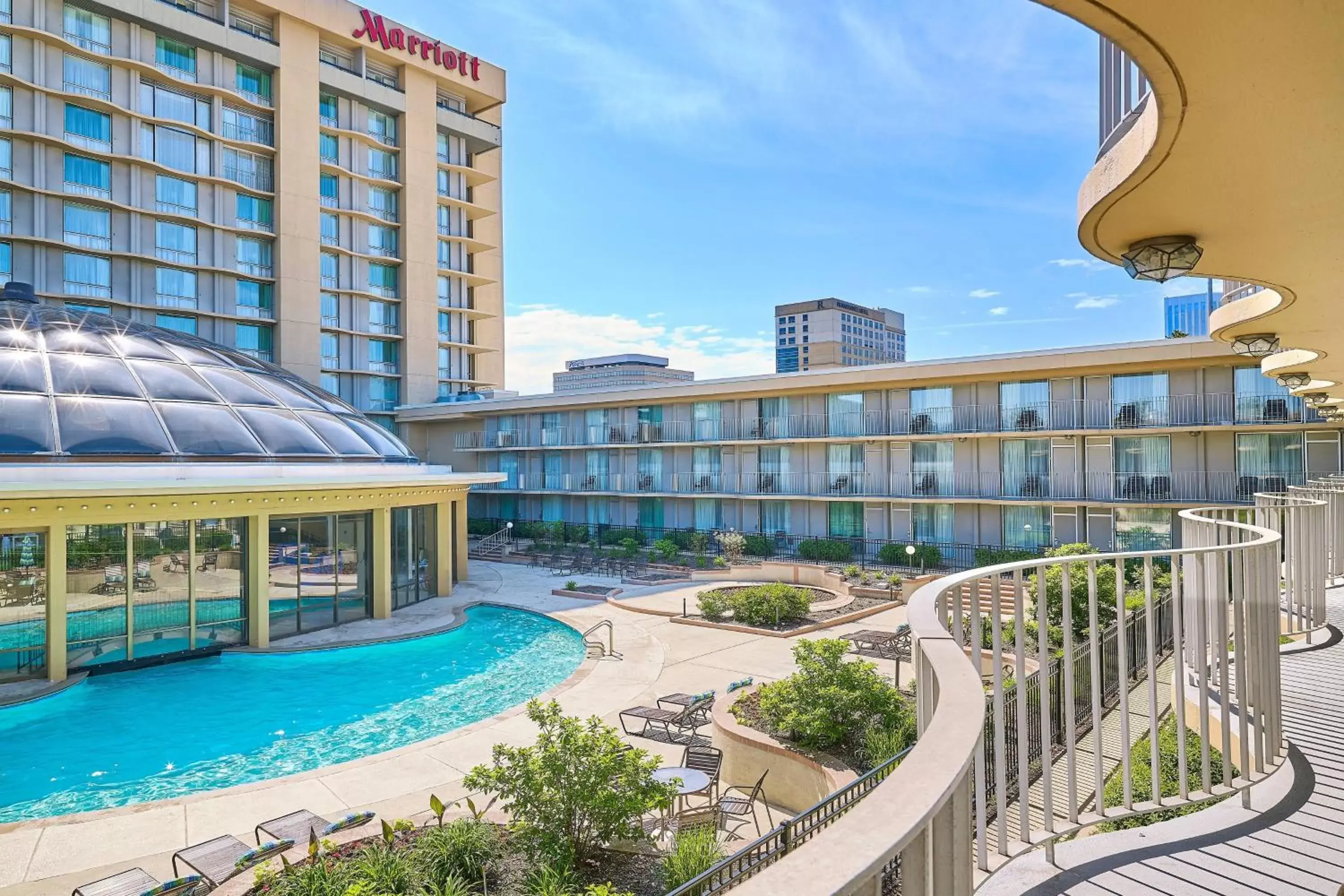 Swimming pool, Pool View in Marriott Chicago O’Hare