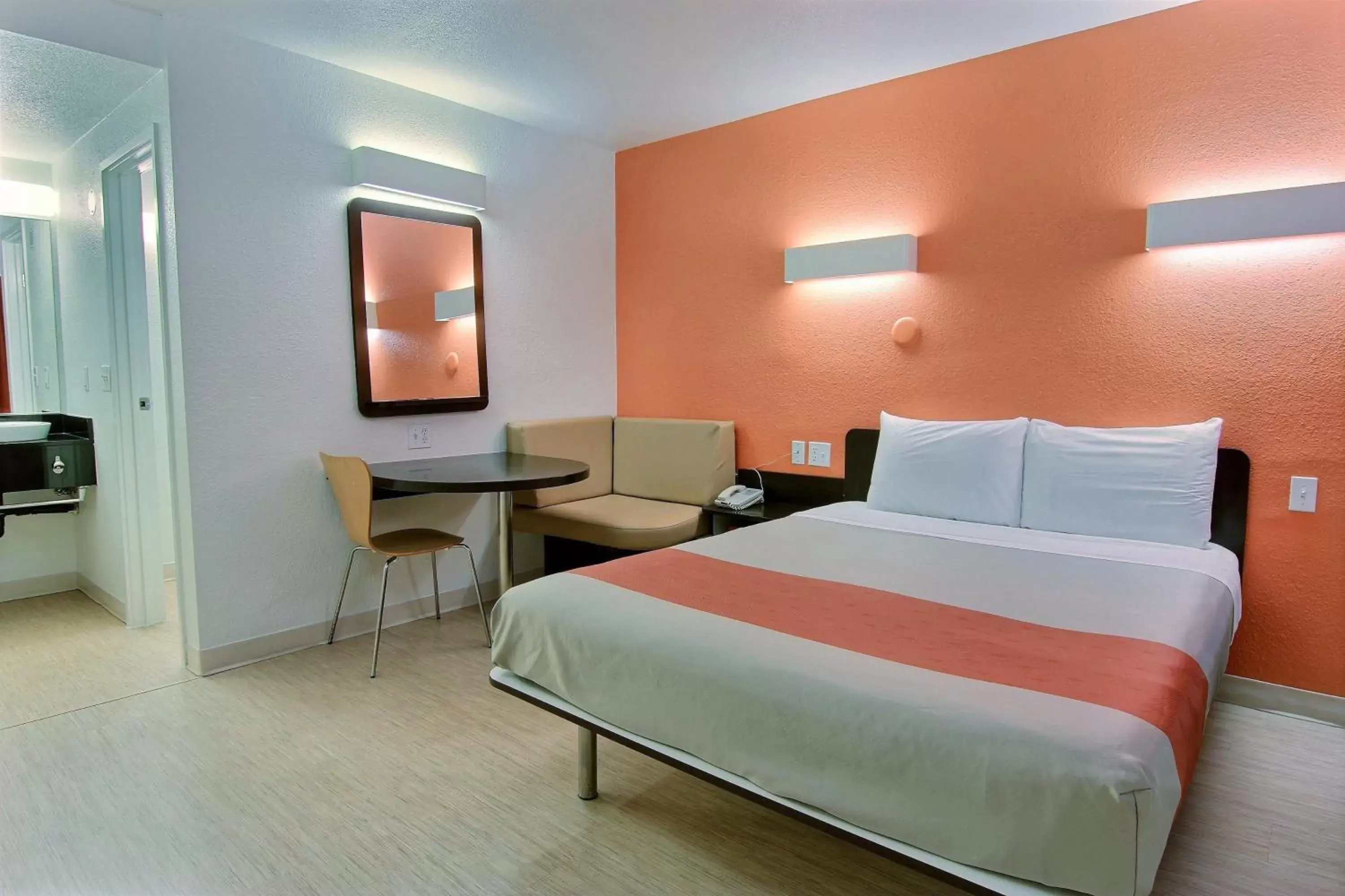 Bedroom, Bed in Motel 6-Corpus Christi, TX - East - North Padre Island