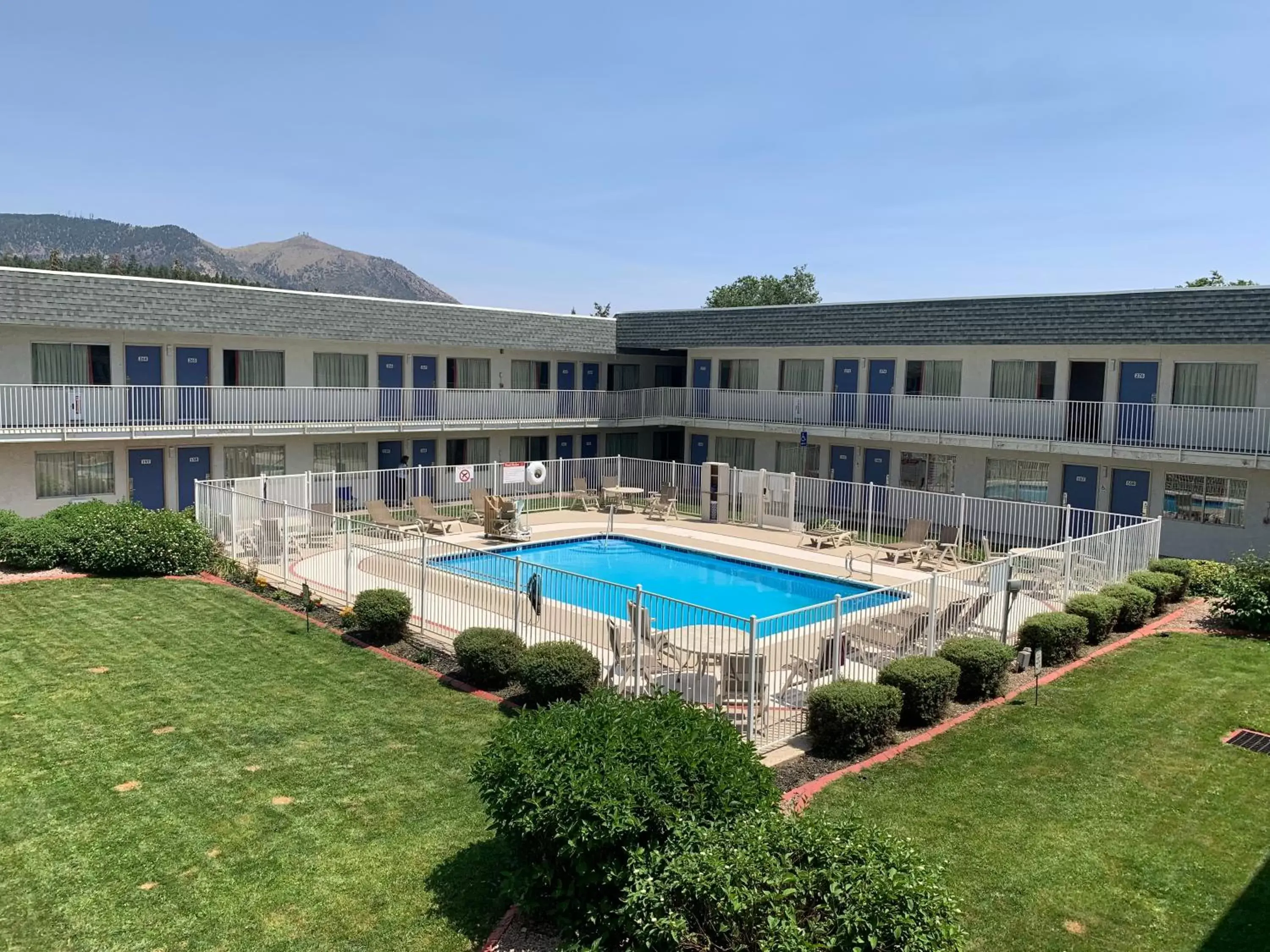 Swimming Pool in Motel 6-Flagstaff, AZ - Butler