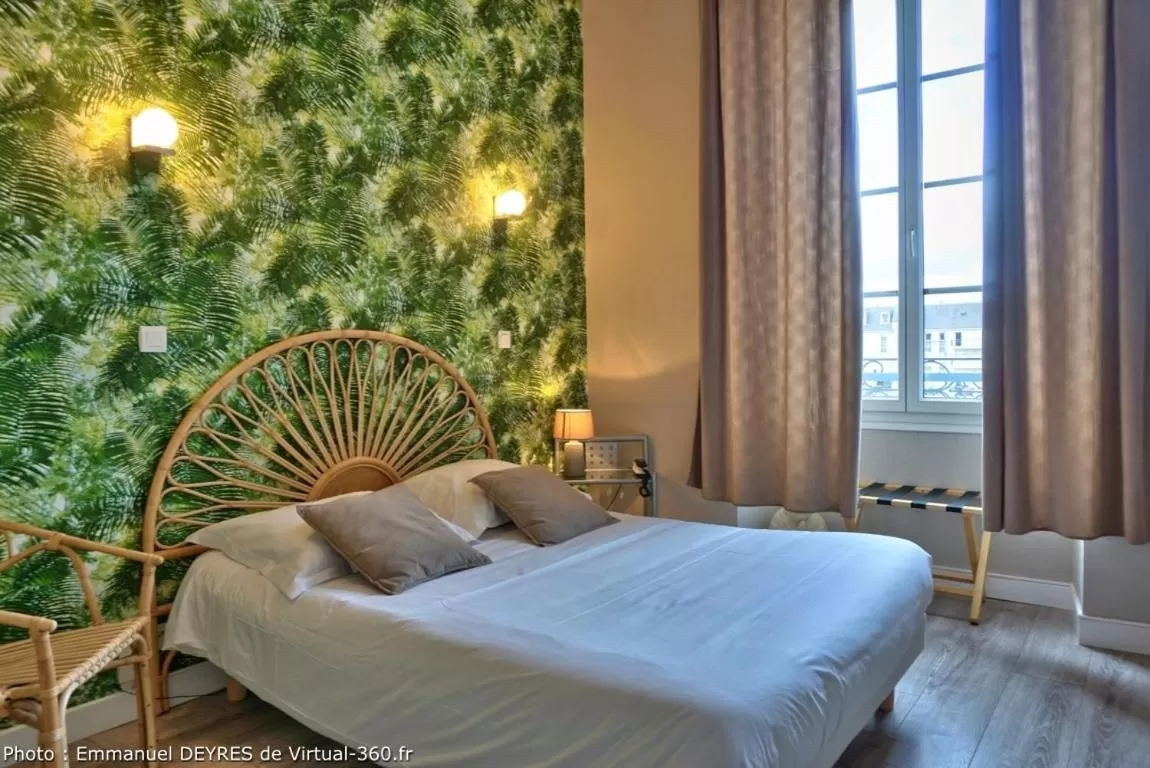 Bed in Hôtel de Bretagne - anciennement Queen Serenity Hotel