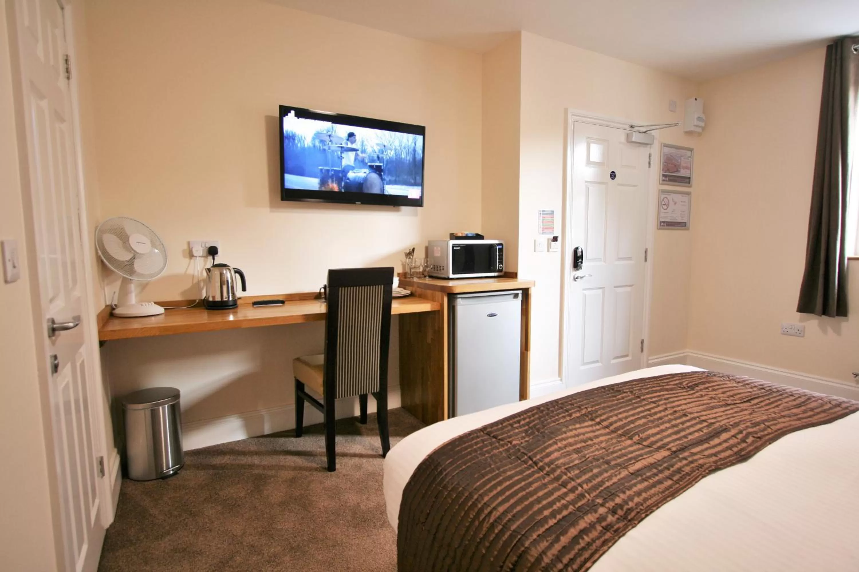 Bed in New County Hotel & Serviced Apartments by RoomsBooked