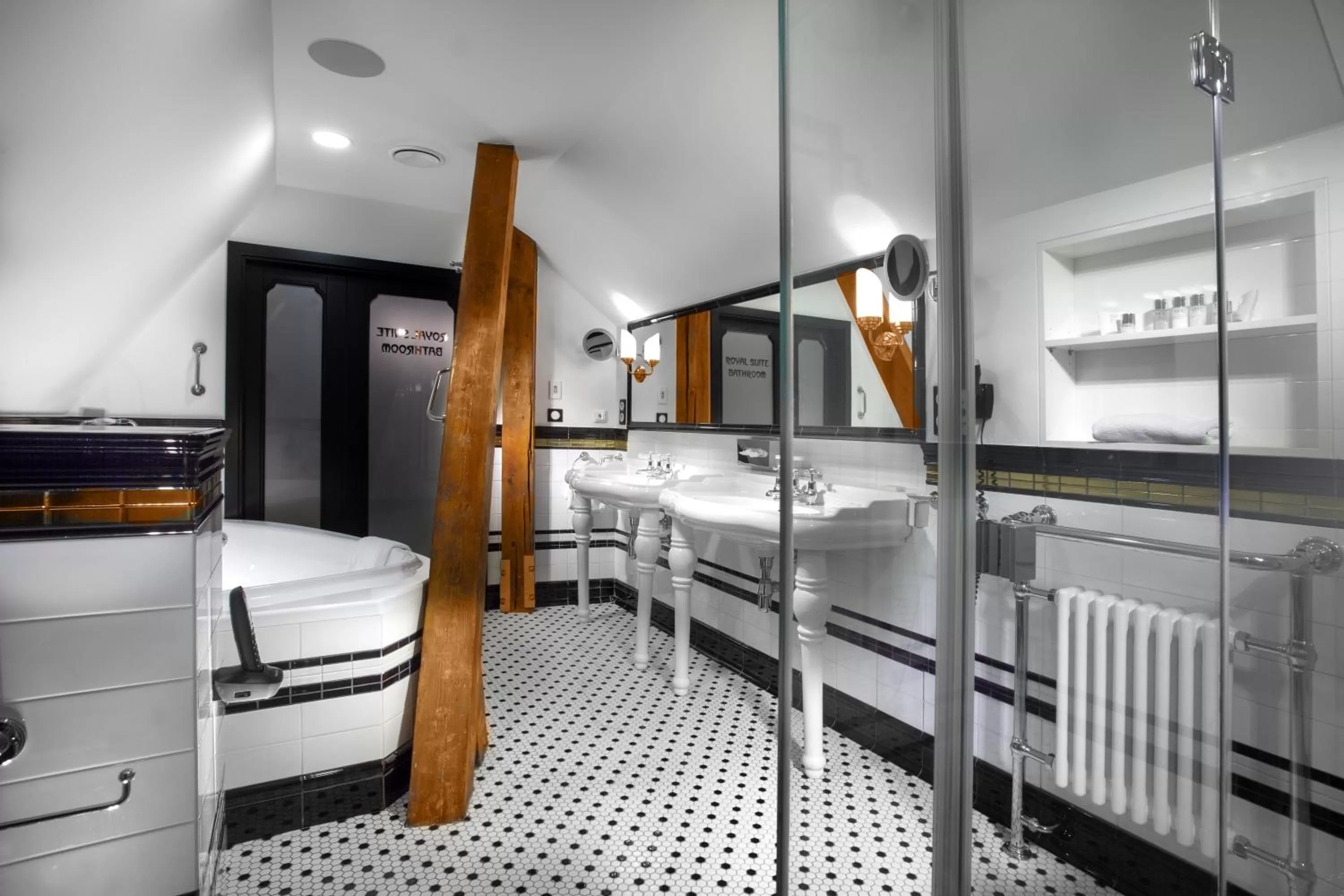 Bathroom, Bed in Hotel Paris Prague
