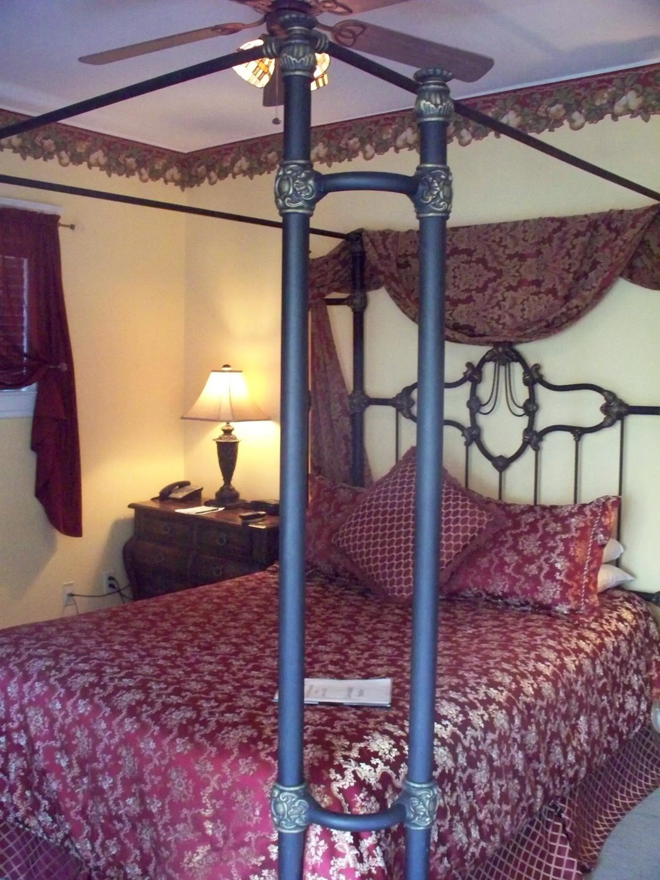Photo of the whole room, Bed in Inn at 835 Boutique Hotel