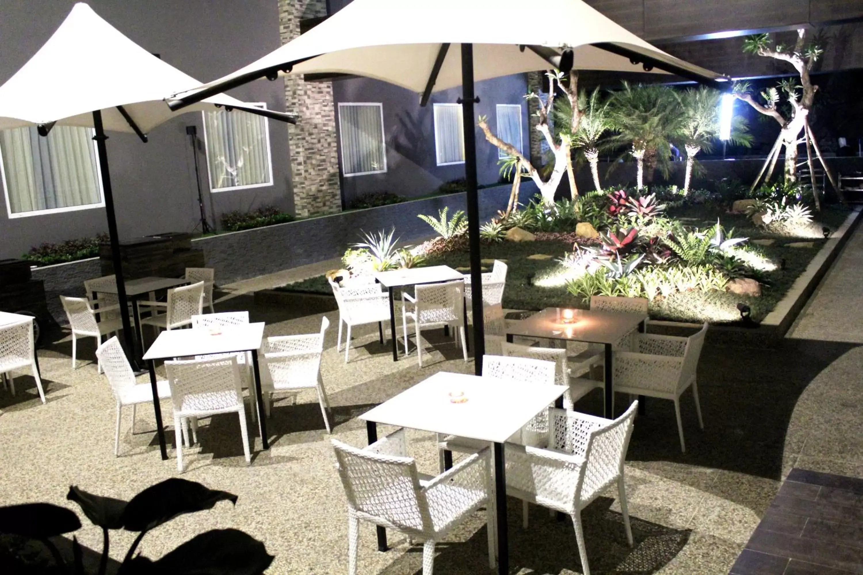 BBQ facilities, Restaurant/Places to Eat in Bonnet Hotel Surabaya