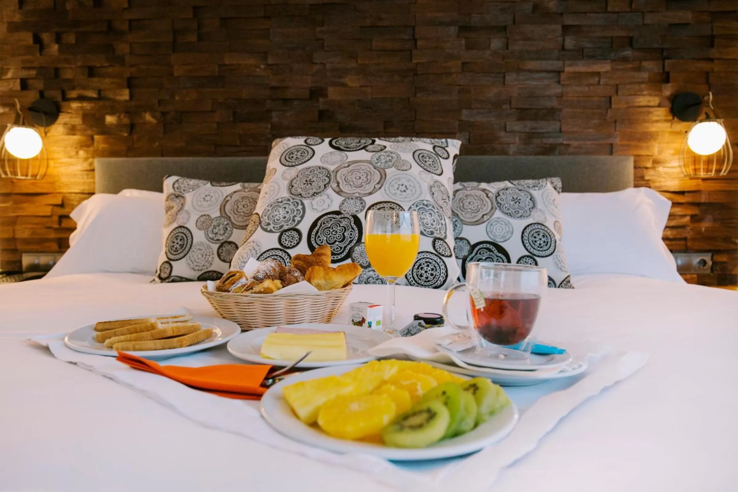 Food and drinks, Bed in Yomo Centric