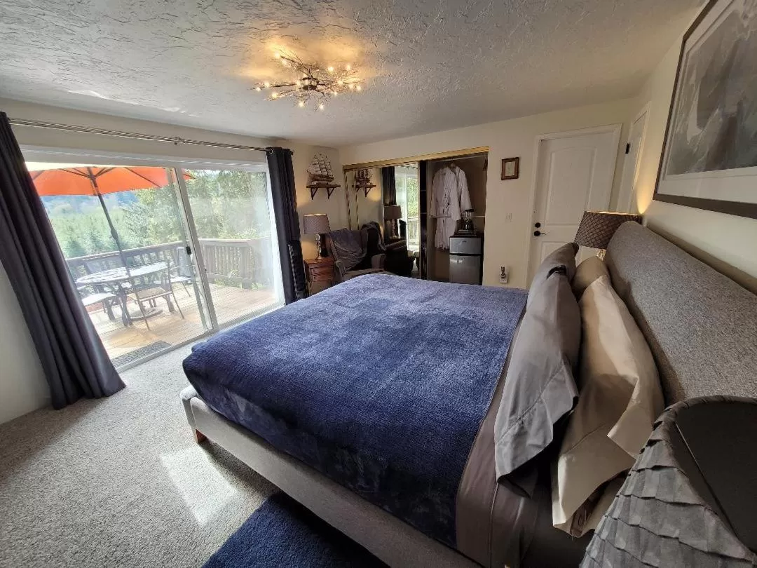 Bed in Misty Valley Inn