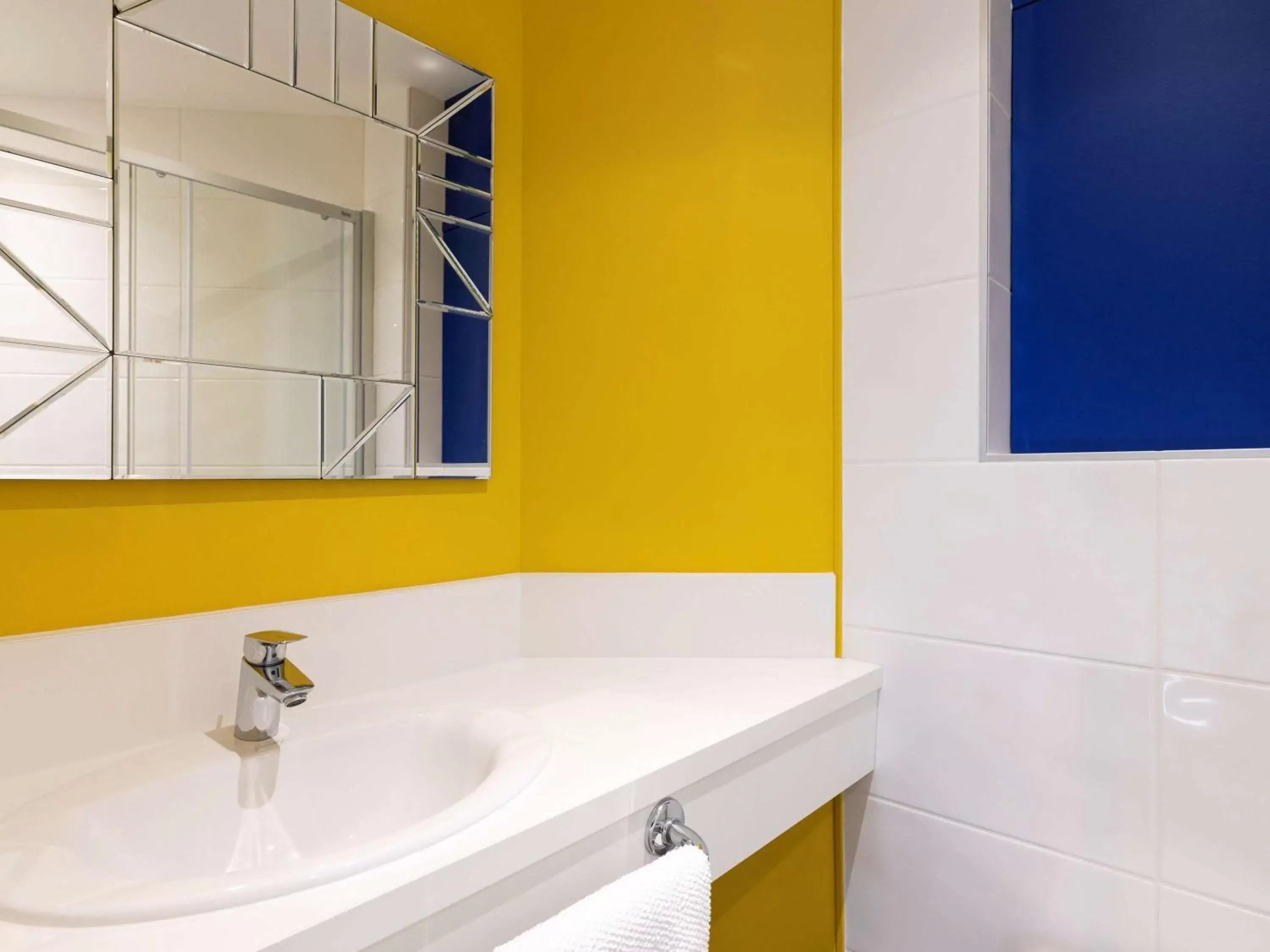 Bathroom in Ibis Budget Lyon Est Saint Quentin Fallavier