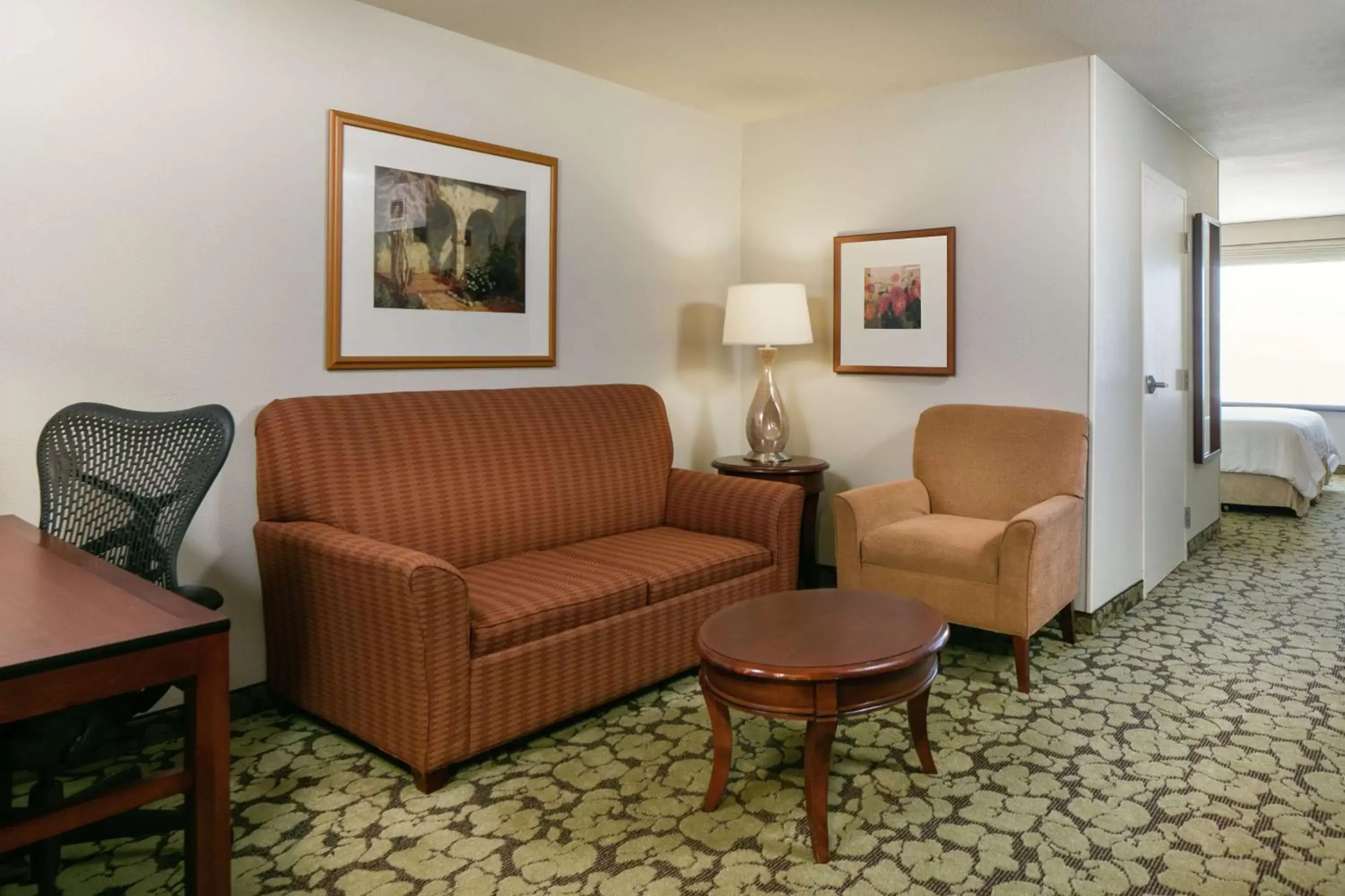 Bedroom, Seating Area in Hilton Garden Inn Omaha West