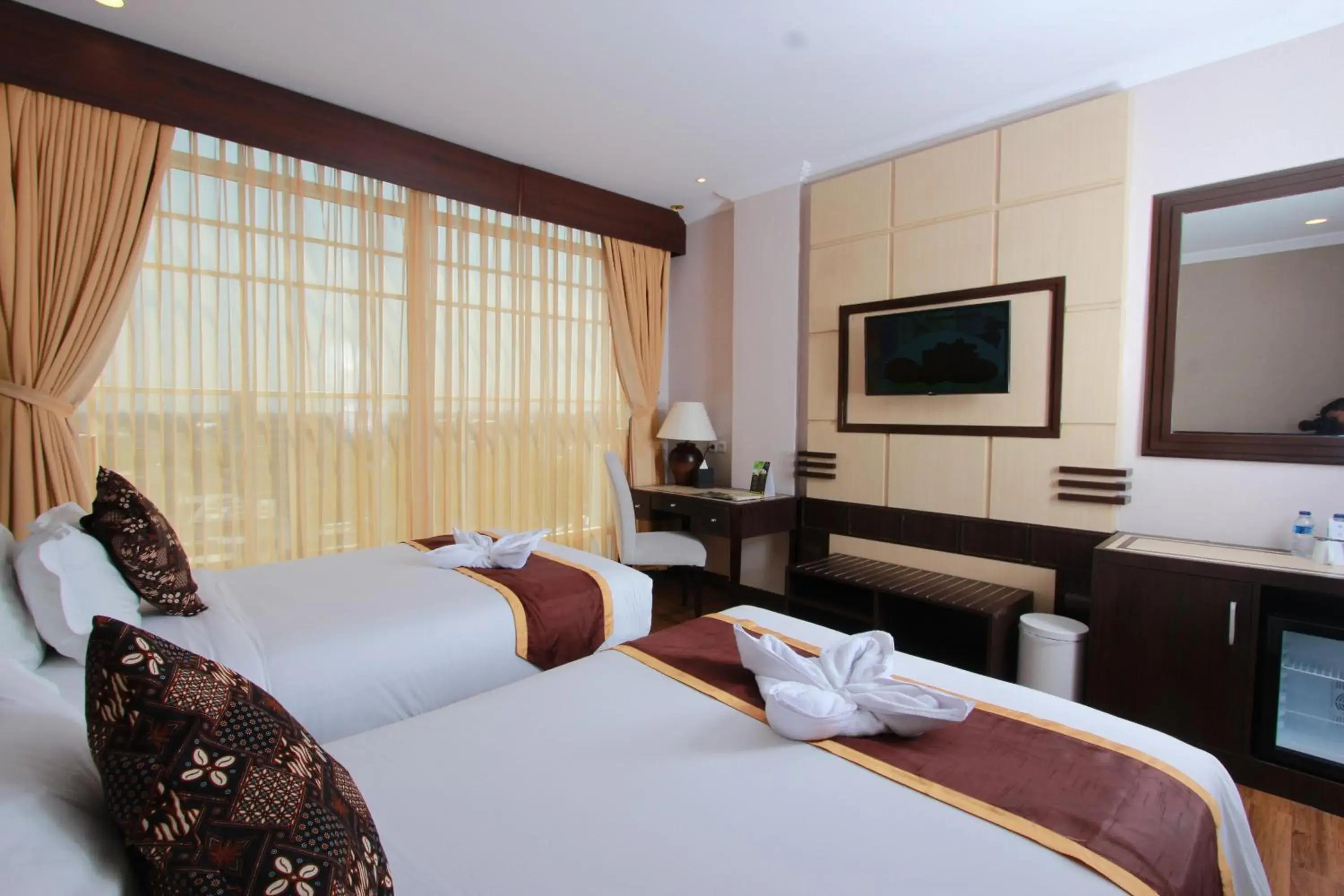 Bed in Royal Darmo Malioboro Hotel