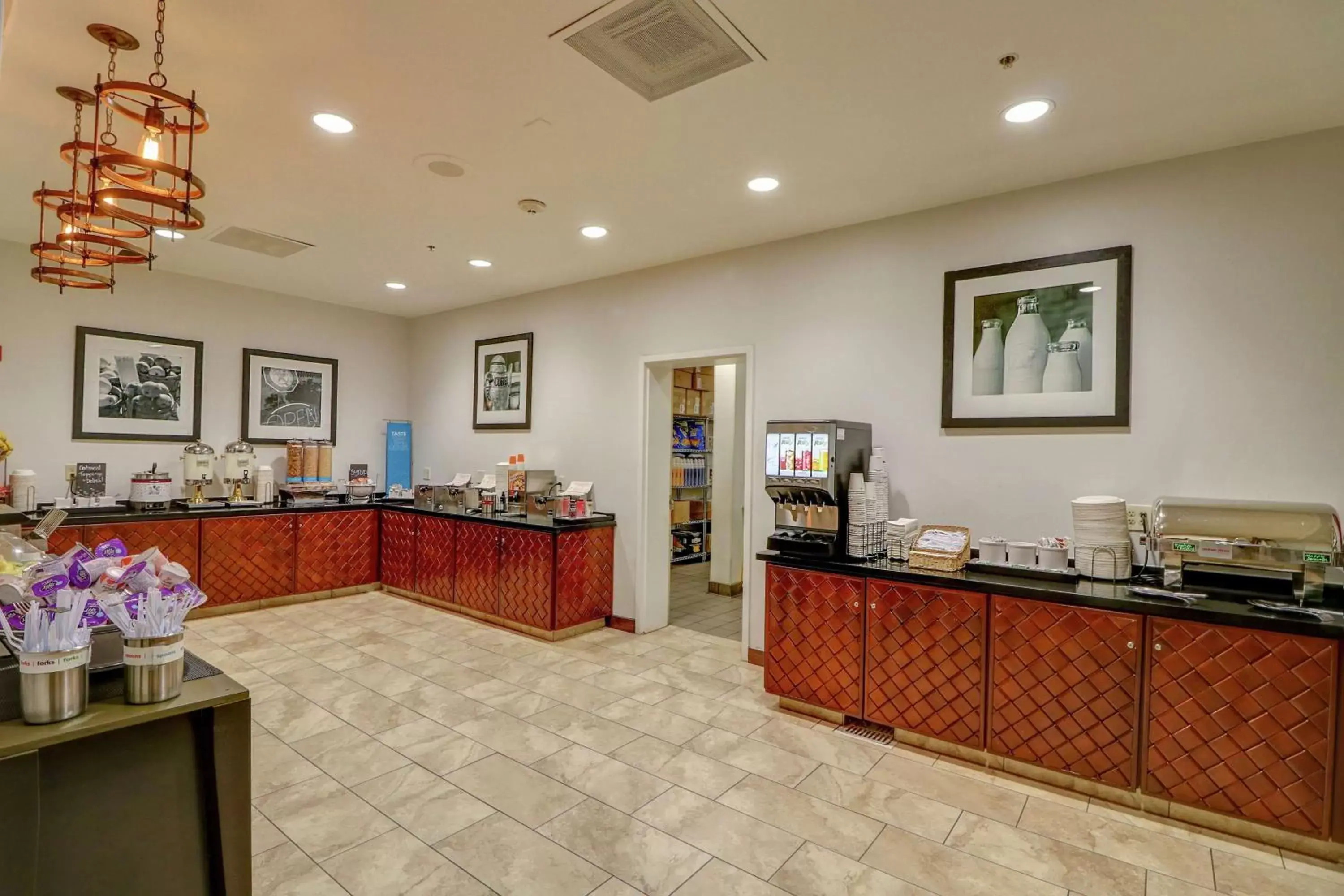 Dining area, Lobby/Reception in Hampton Inn Tropicana