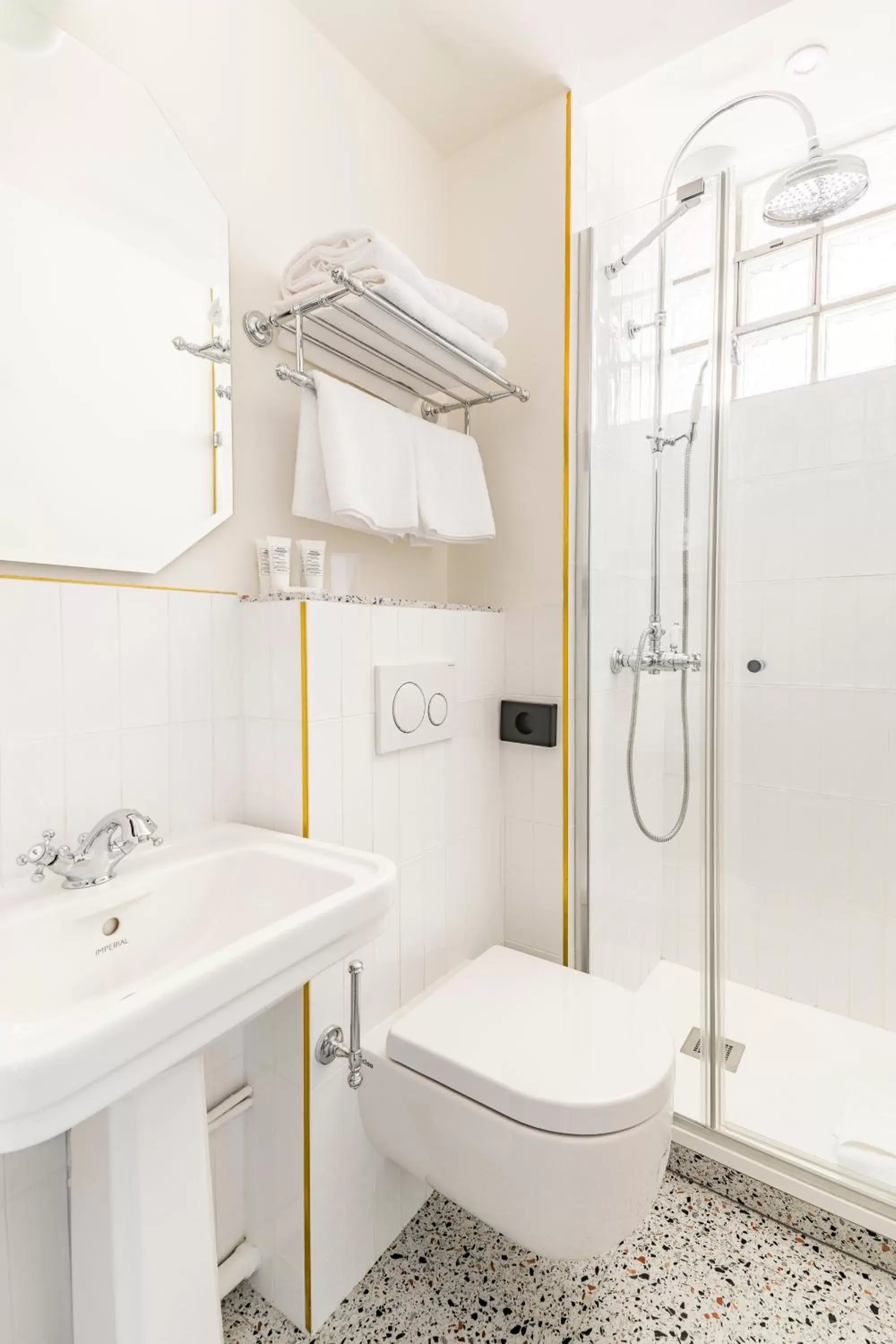 Shower, Bathroom in Hôtel Léopold - Orso Hotels