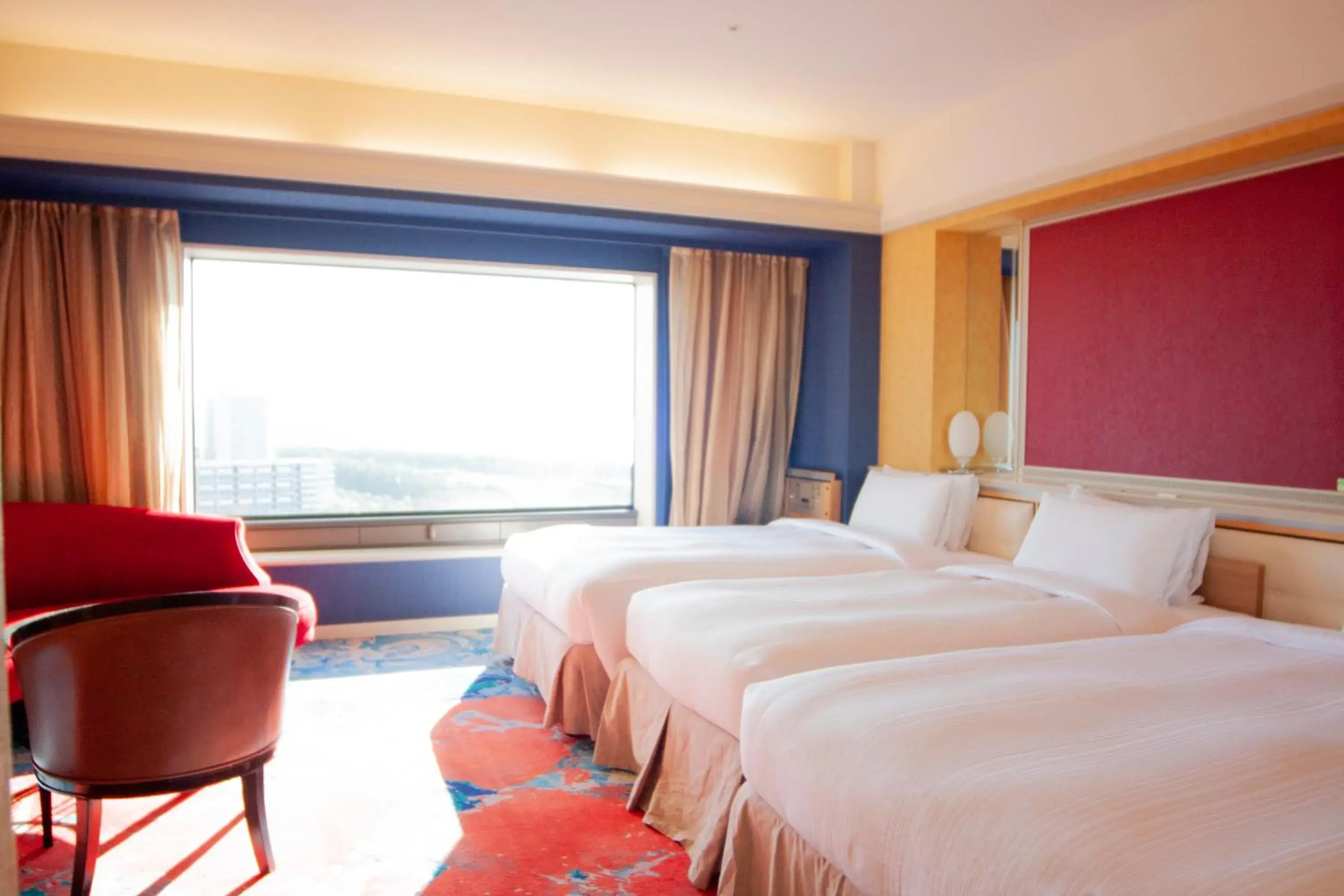 Superior Corner Triple Room - Non-Smoking in Hotel New Otani Makuhari Superior Corner Triple Room - Non-Smoking in Hotel New Otani Makuhari