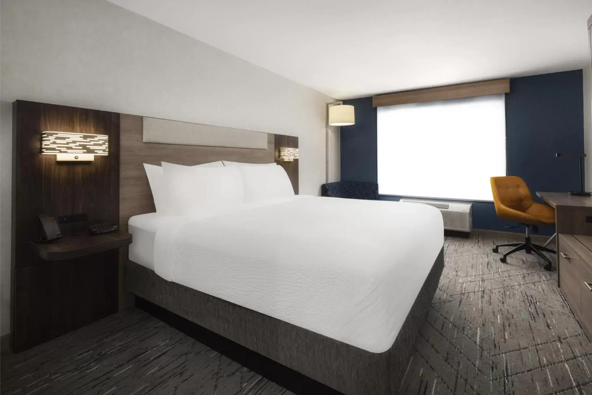 Photo of the whole room, Bed in Holiday Inn Express Bothell, an IHG Hotel