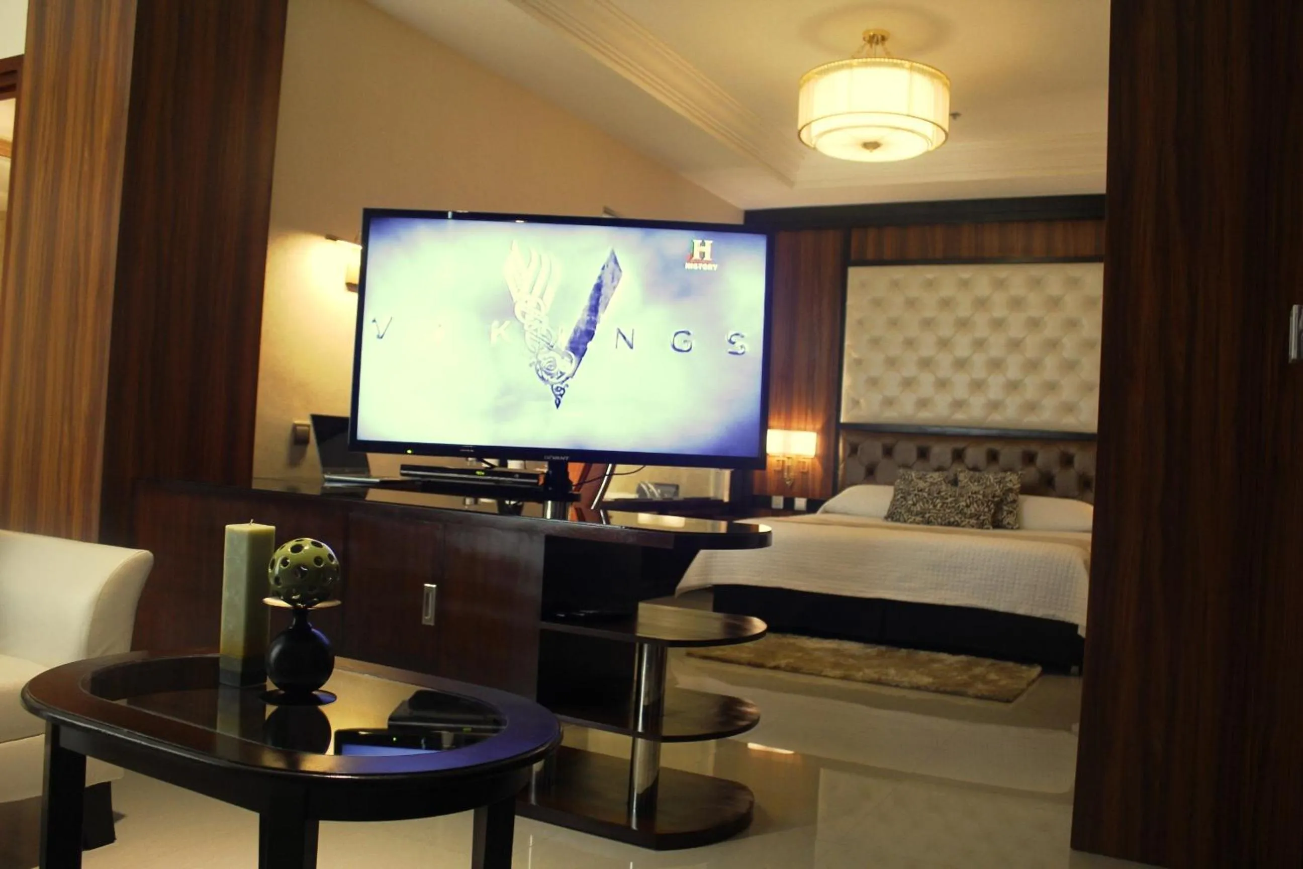 TV and multimedia, Bed in Central Park Tower Resort