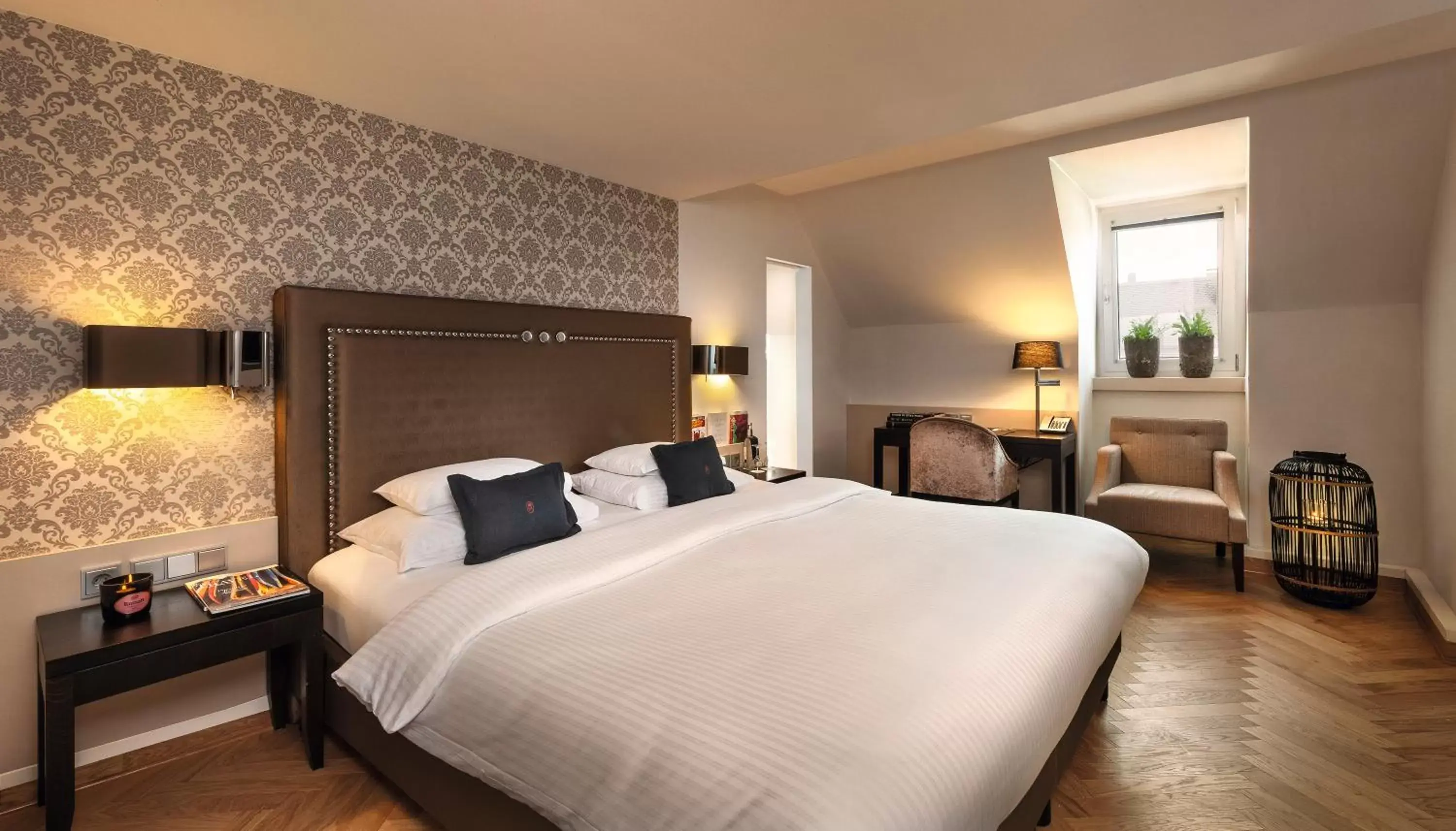 Classic King Room in Hotel Maximilian’s Classic King Room in Hotel Maximilian’s