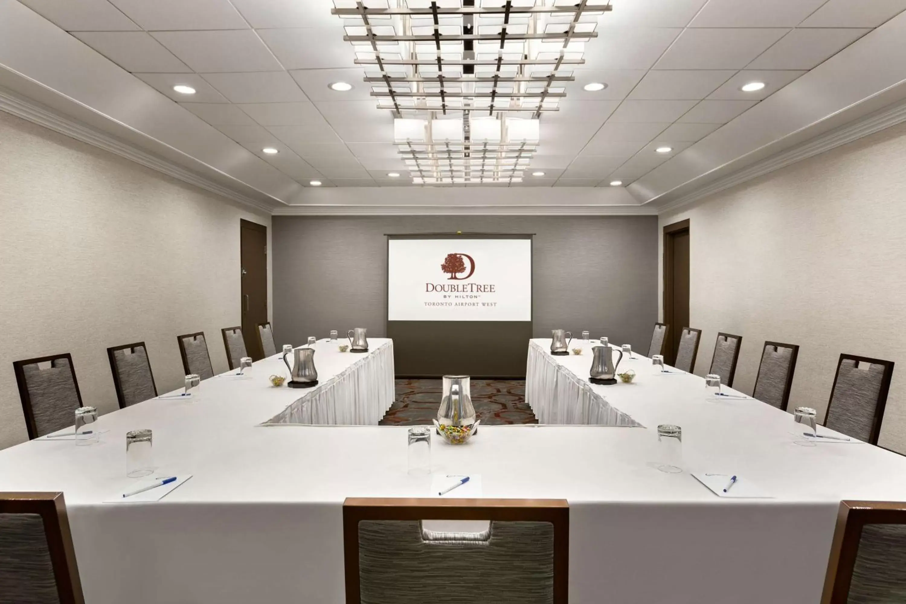 Meeting/conference room in DoubleTree by Hilton Hotel Toronto Airport West