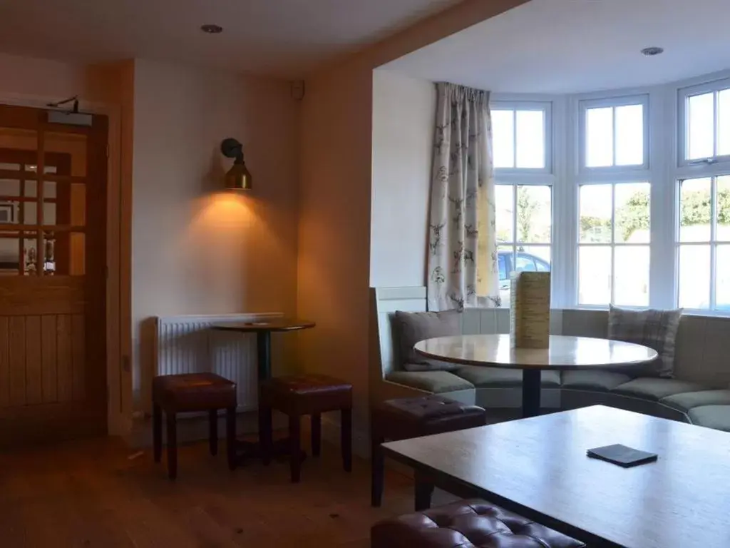 Lounge or bar, Dining Area in The Black Bull Inn