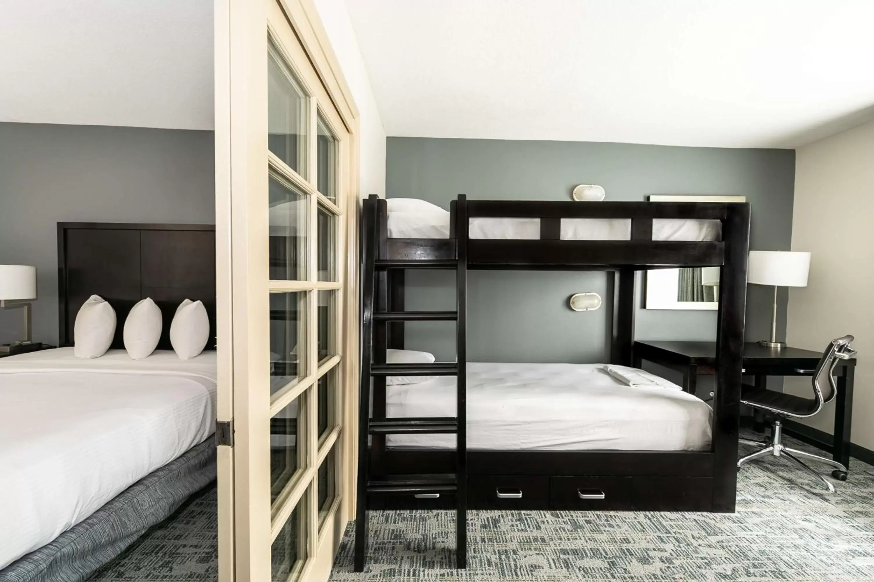 Bedroom, Bunk Bed in Best Western Inn & Suites San Diego Zoo -SeaWorld Area