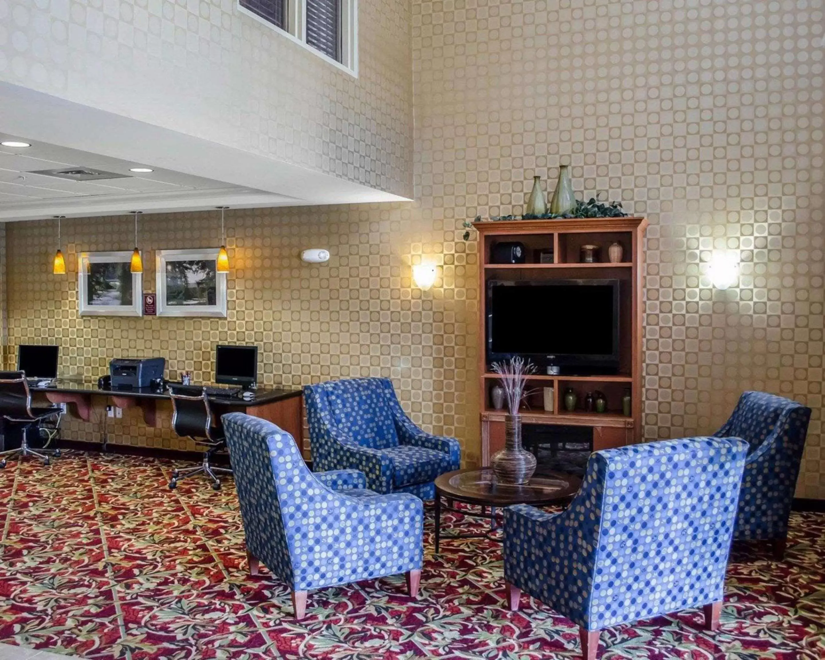Lobby or reception, Seating Area in Comfort Suites Hummelstown