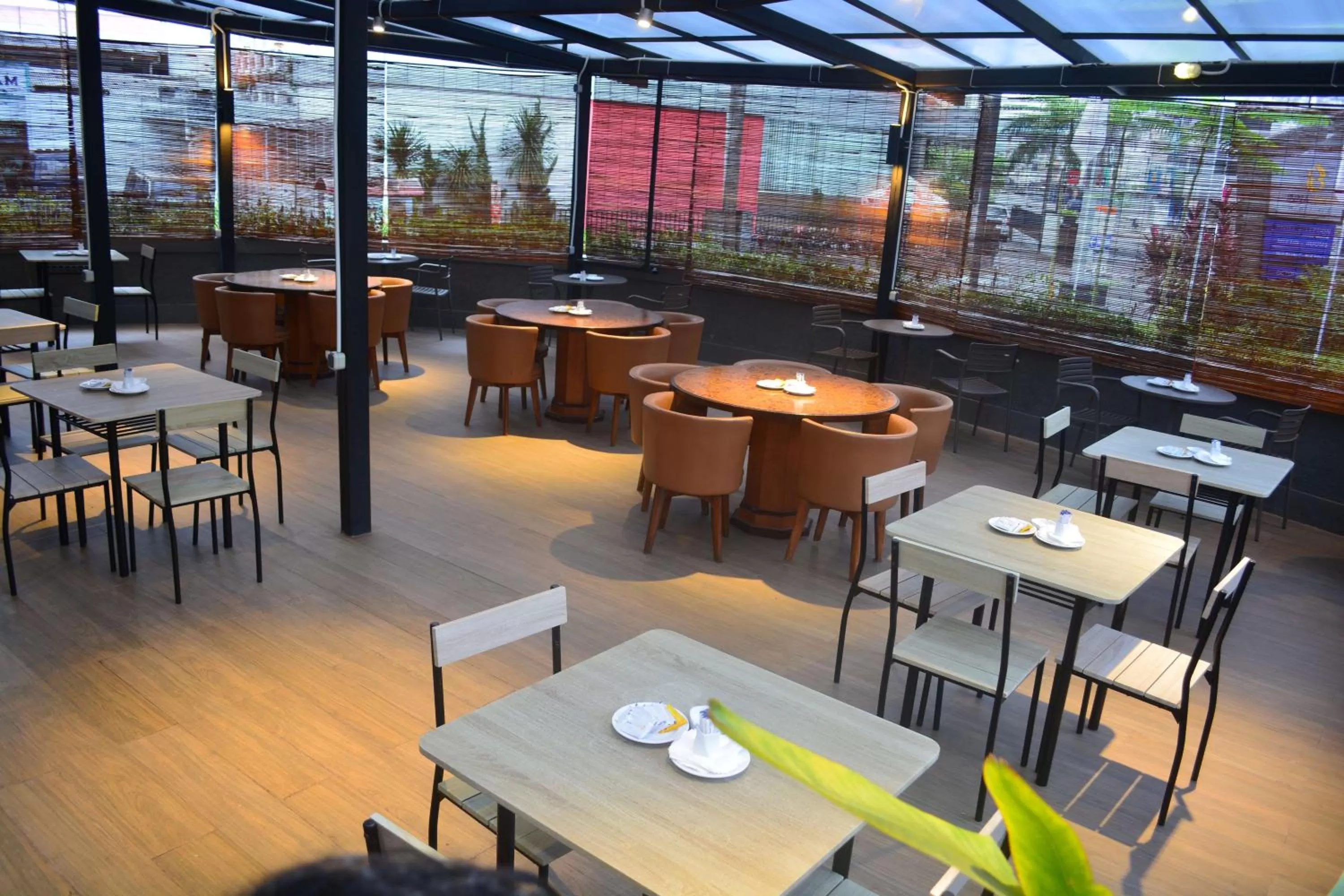 Restaurant/places to eat in Yunna Hotel Lampung