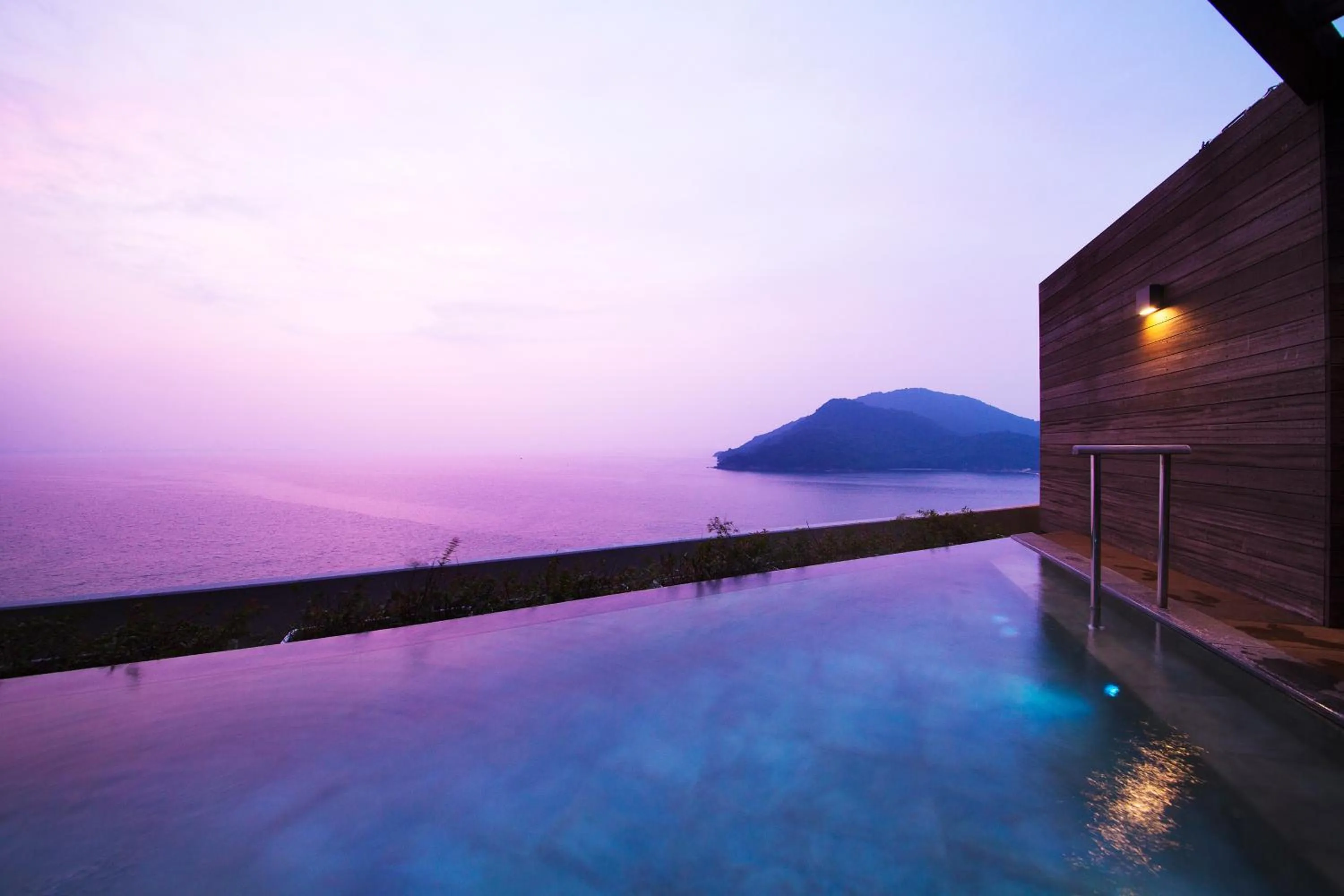 Hot Spring Bath in Hotel Ofutei