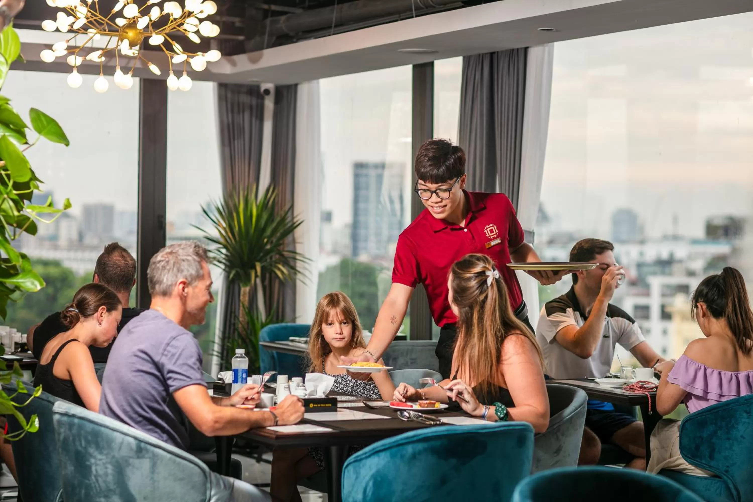 Restaurant/places to eat in MAY DE VILLE Lakeside Hotel