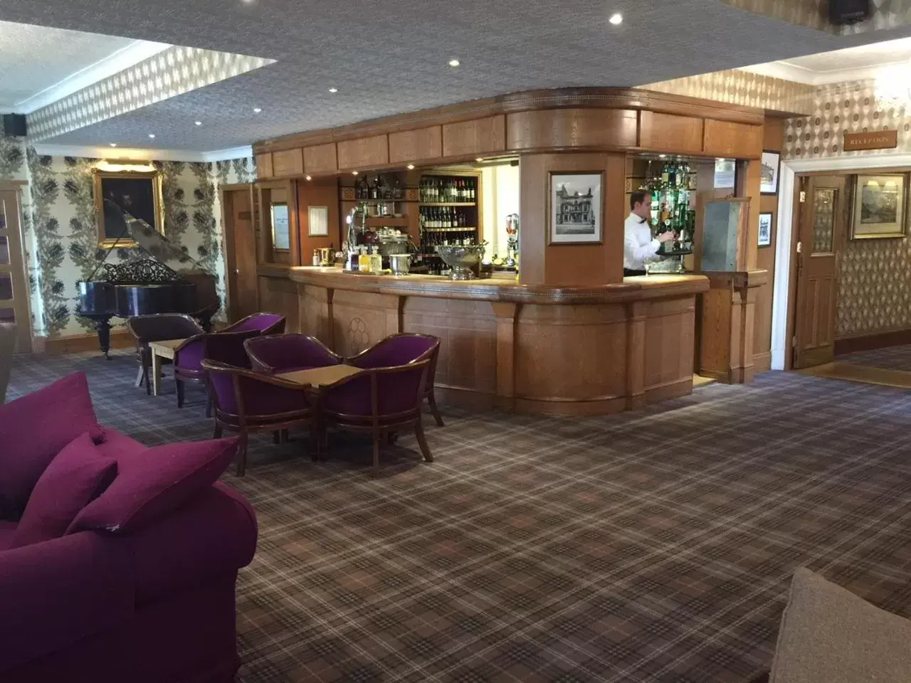 Alcoholic drinks, Lobby/Reception in The Royal George Hotel
