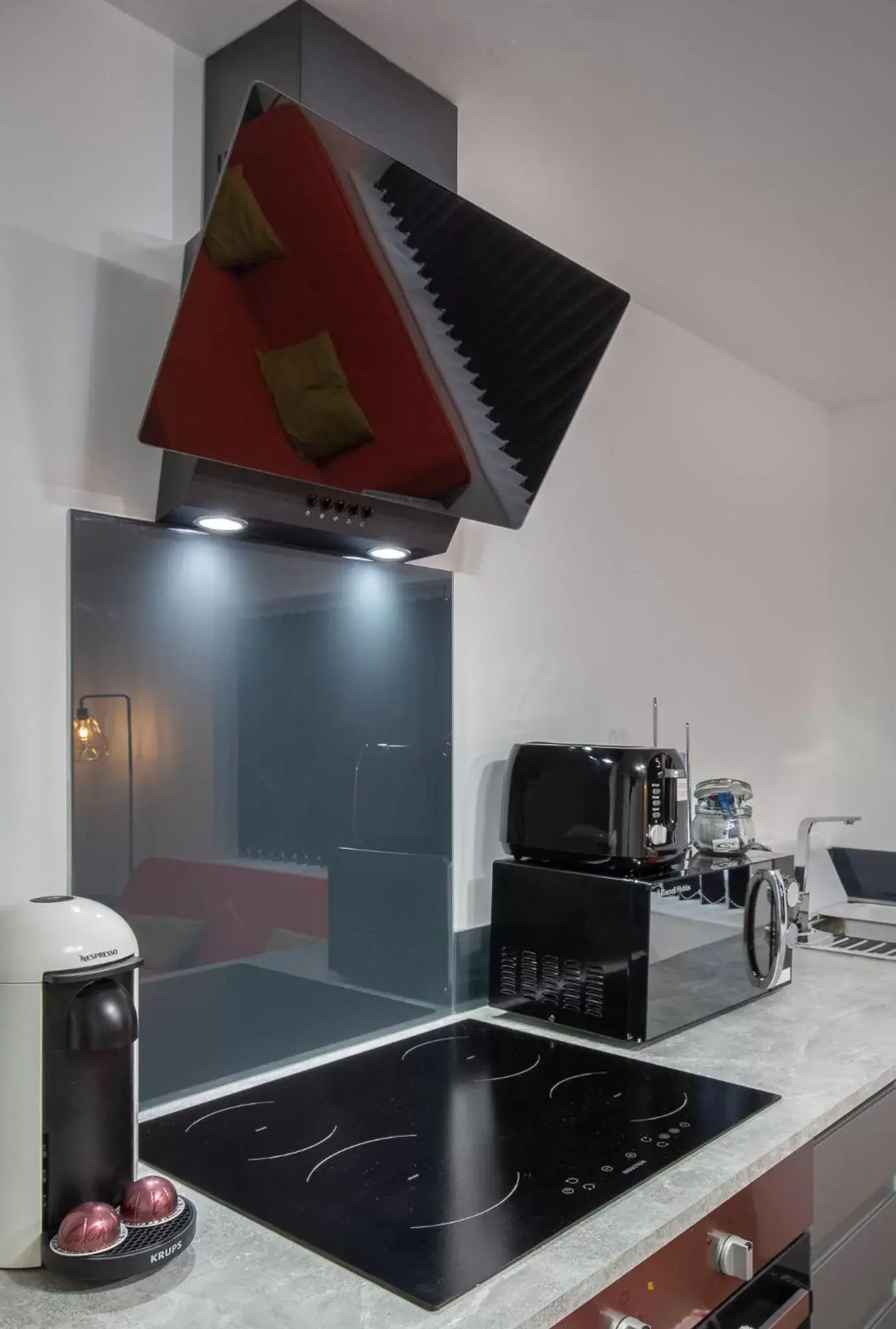 Coffee/tea facilities, Kitchen/Kitchenette in ApartHotel421 by Seafront Collection