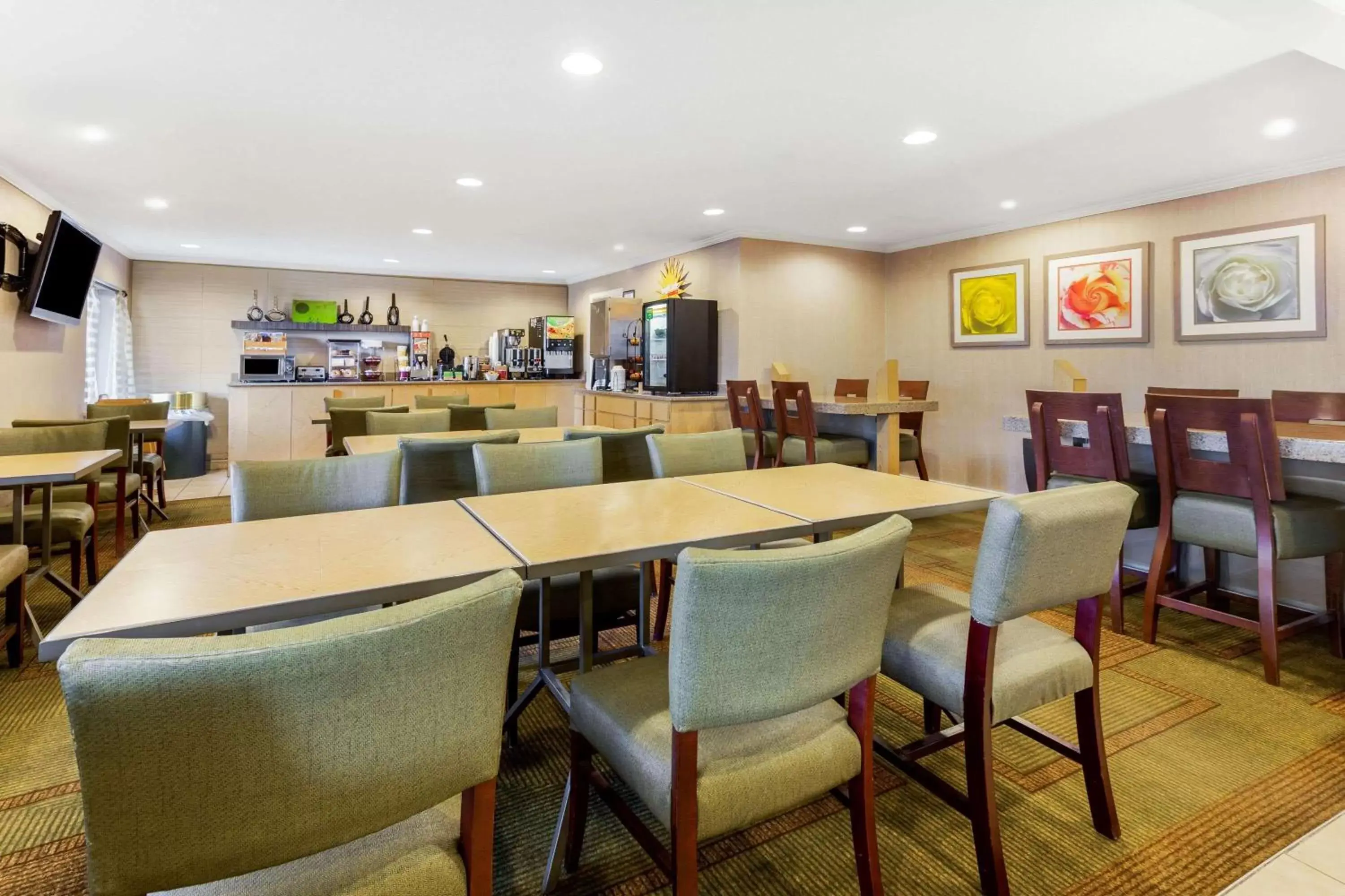 Restaurant/places to eat in La Quinta Inn by Wyndham Chicago Willowbrook Restaurant/places to eat in La Quinta Inn by Wyndham Chicago Willowbrook