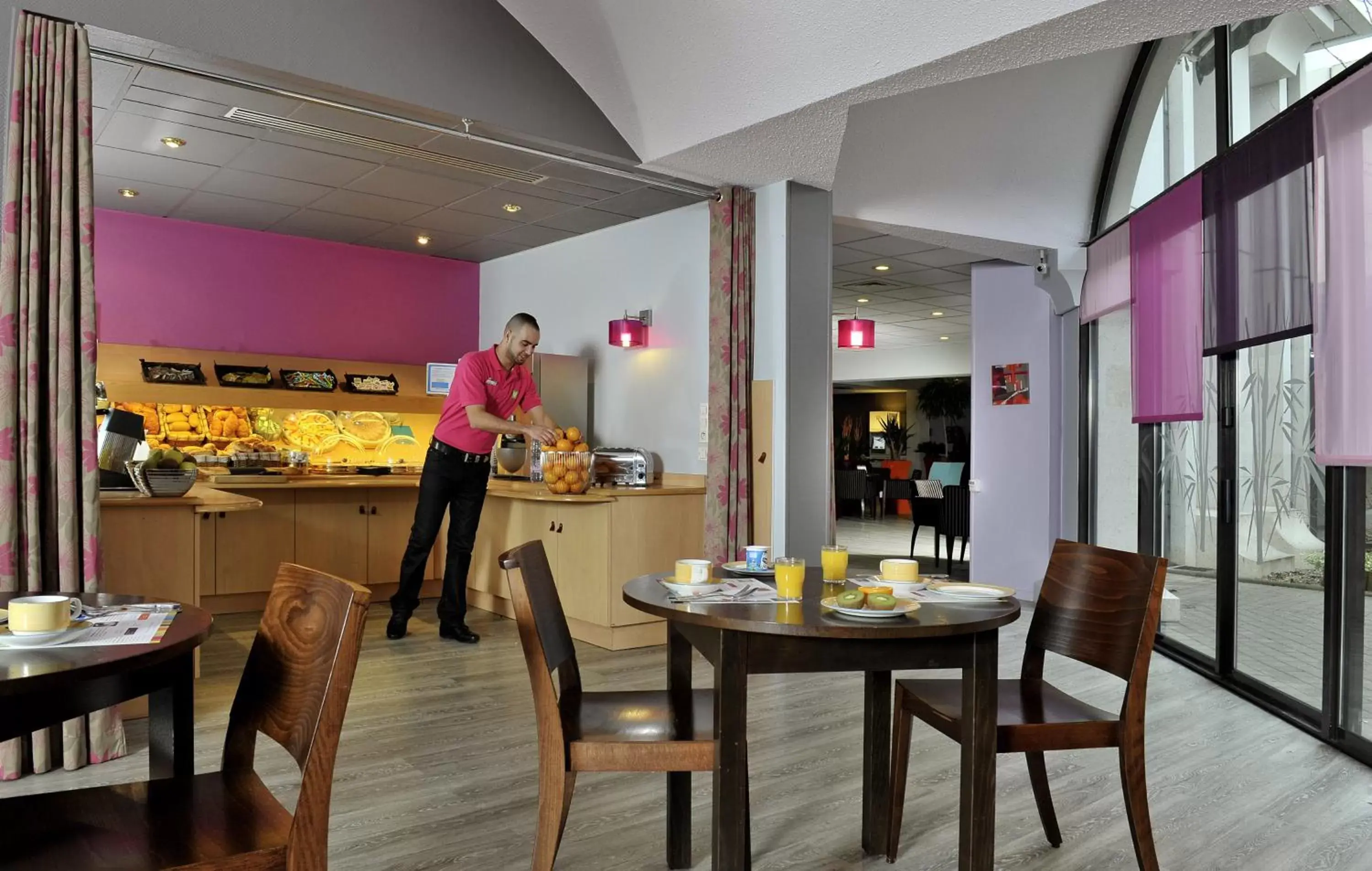 Restaurant/Places to Eat in ibis Styles Melun