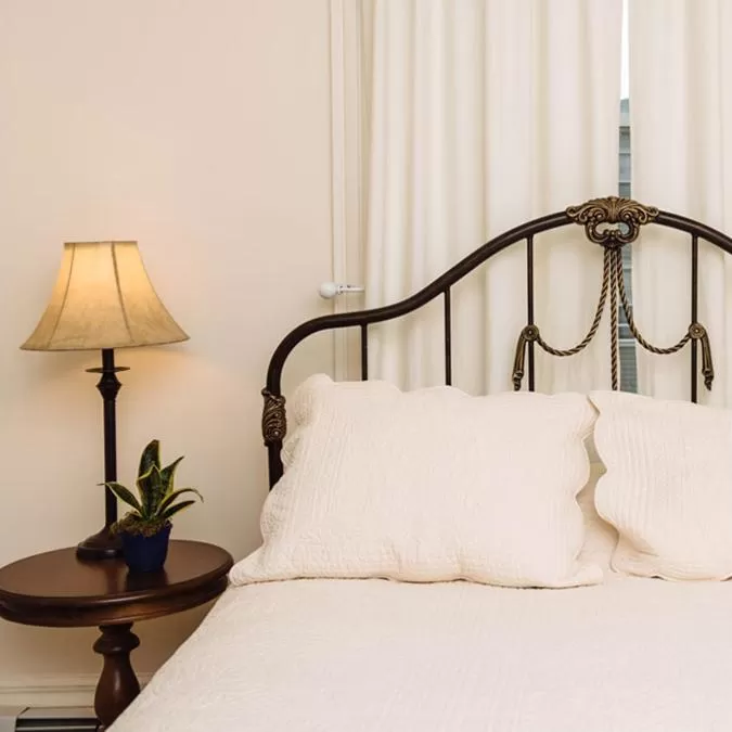 Bed in The Salem Inn