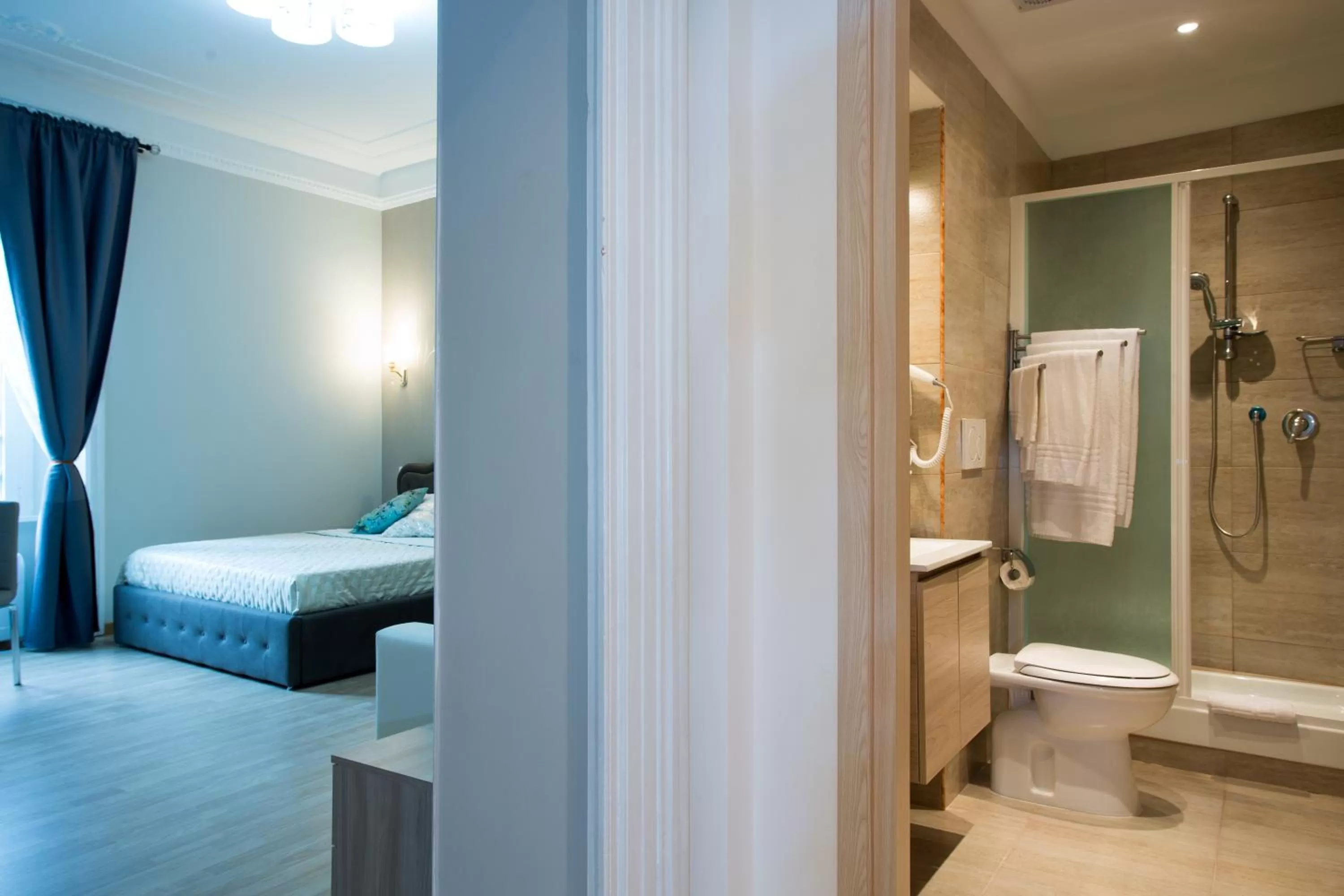 Shower, Bed in BQ House Castello Luxury Rooms