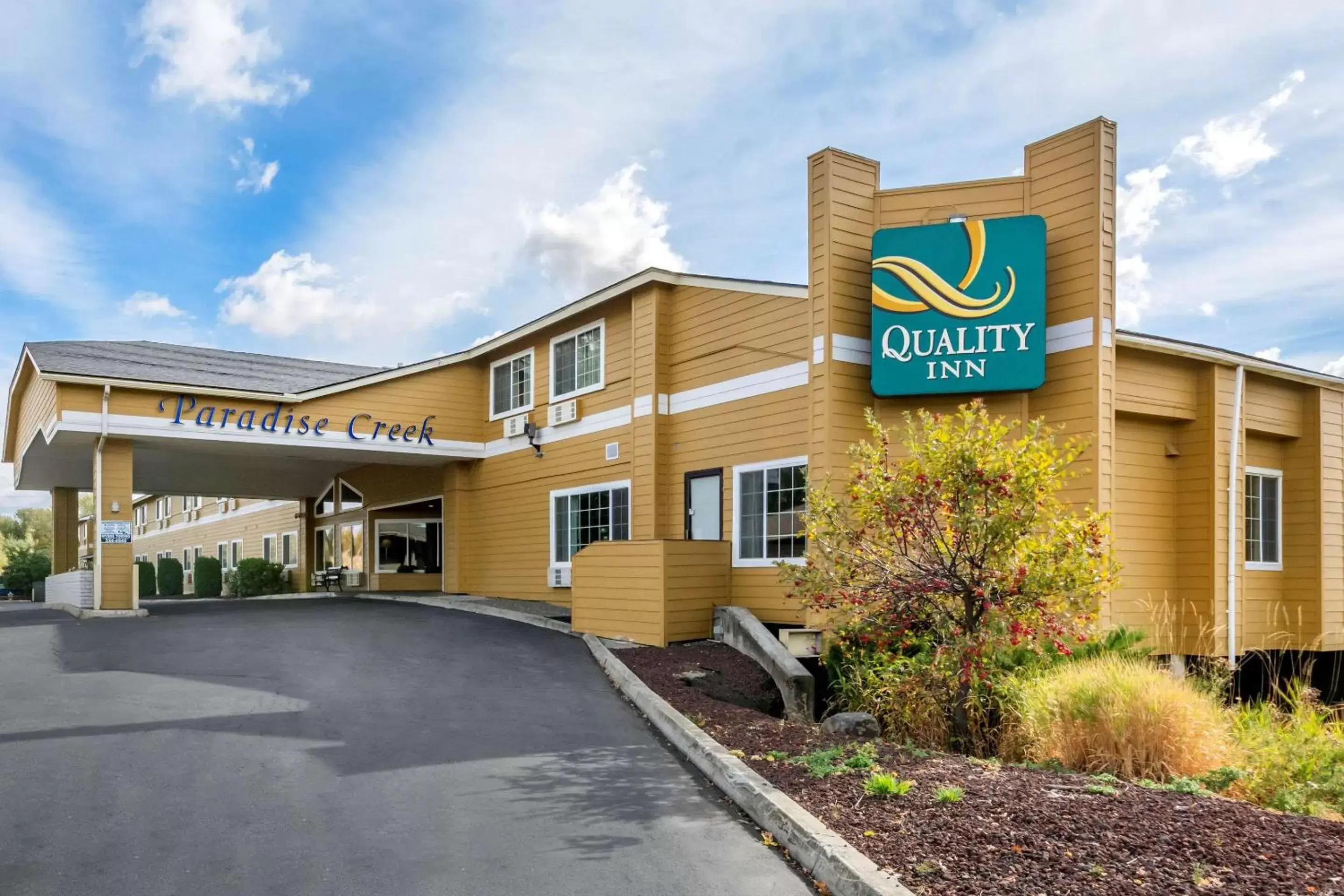 Property Building in Quality Inn Paradise Creek