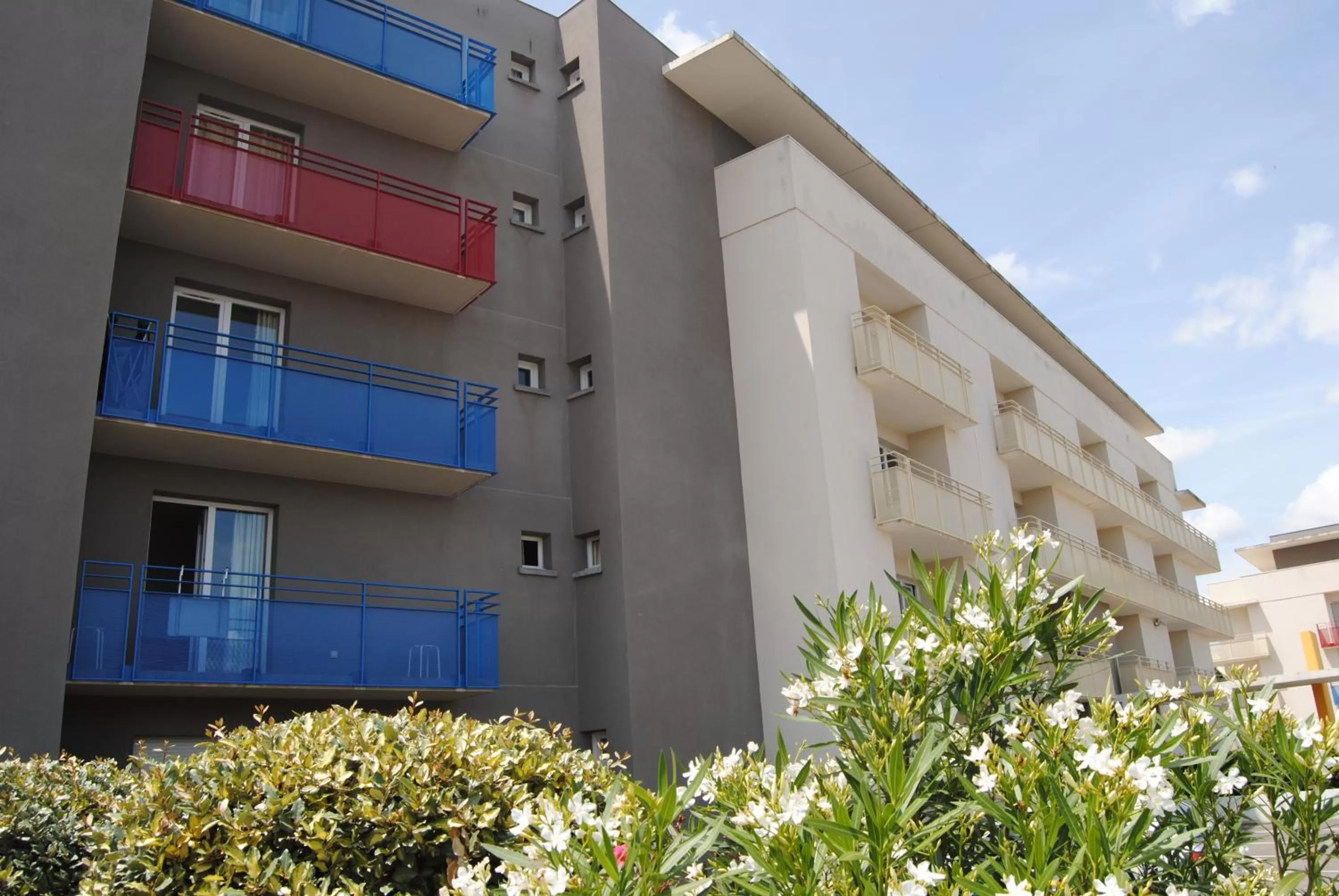 Facade/entrance in Résidence Columba - Apparts meublés Agen Sud