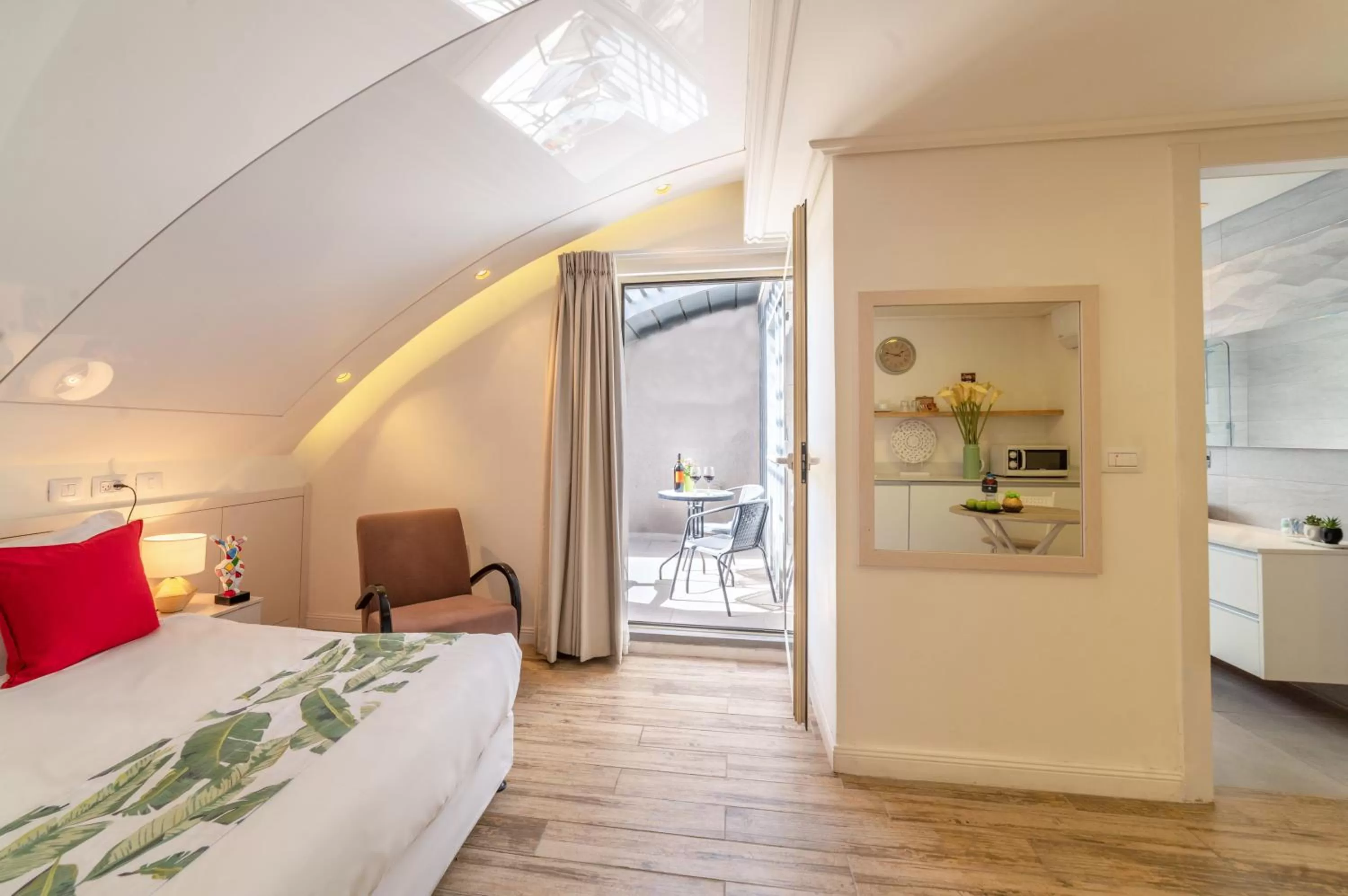 Photo of the whole room, Bed in Paamonim Hotel Jerusalem